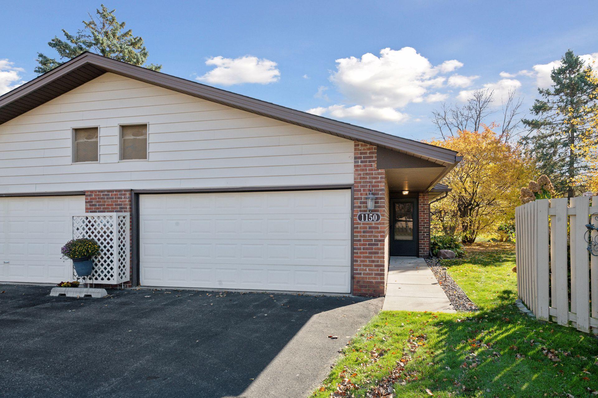 1150 Black Oaks Lane N