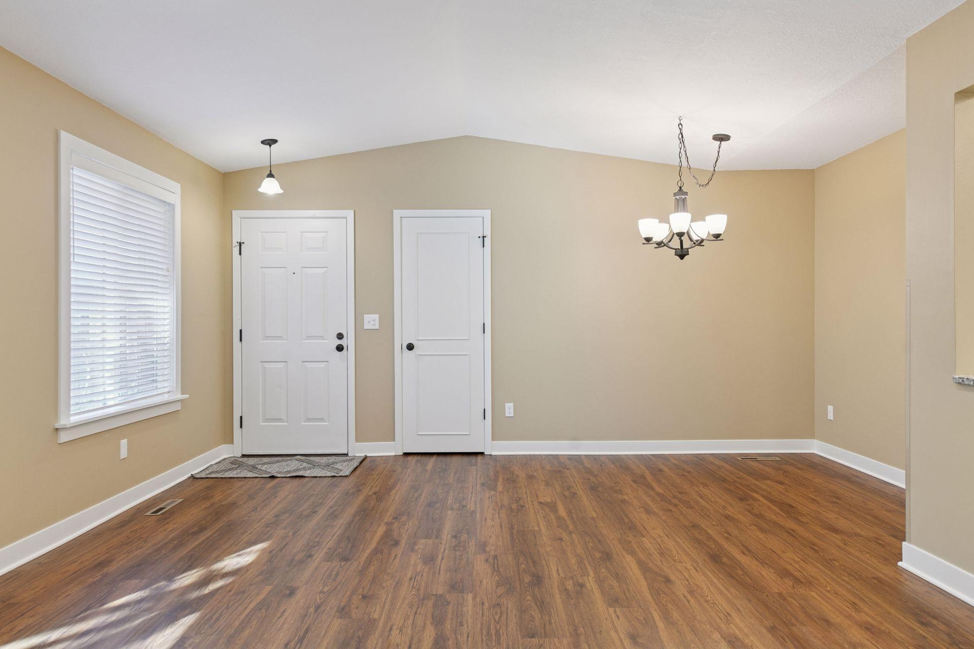 1150 Black Oaks Lane N