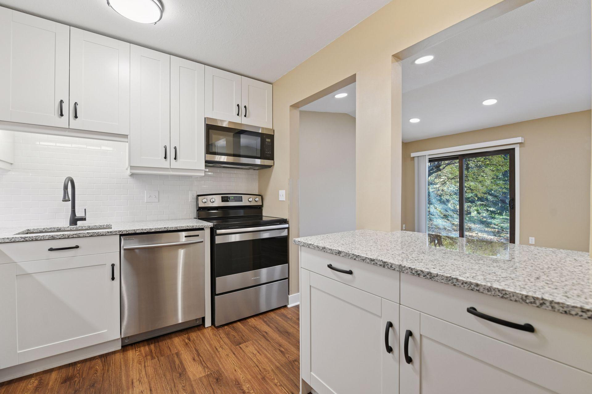 1150 Black Oaks Lane N