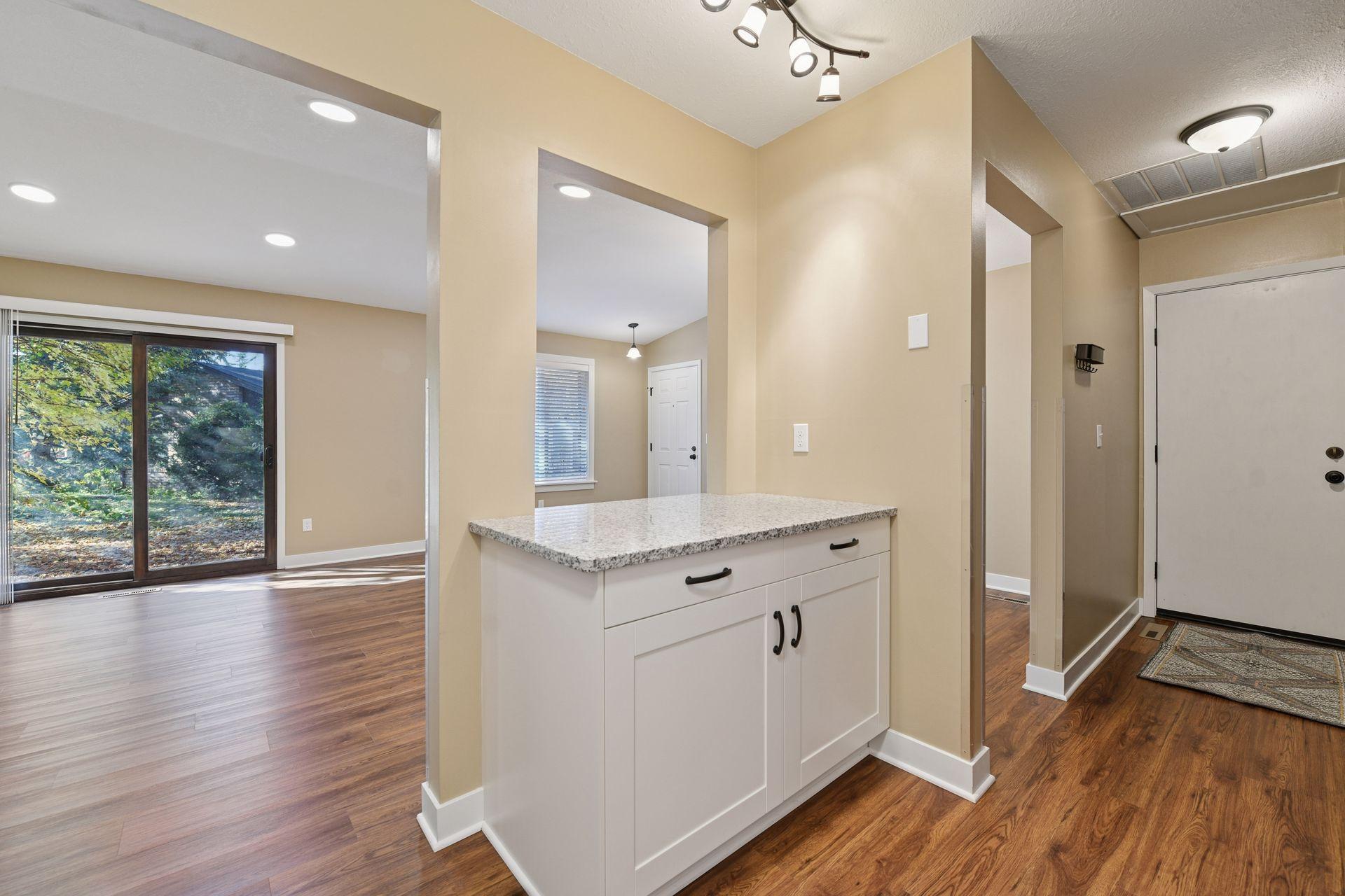 1150 Black Oaks Lane N