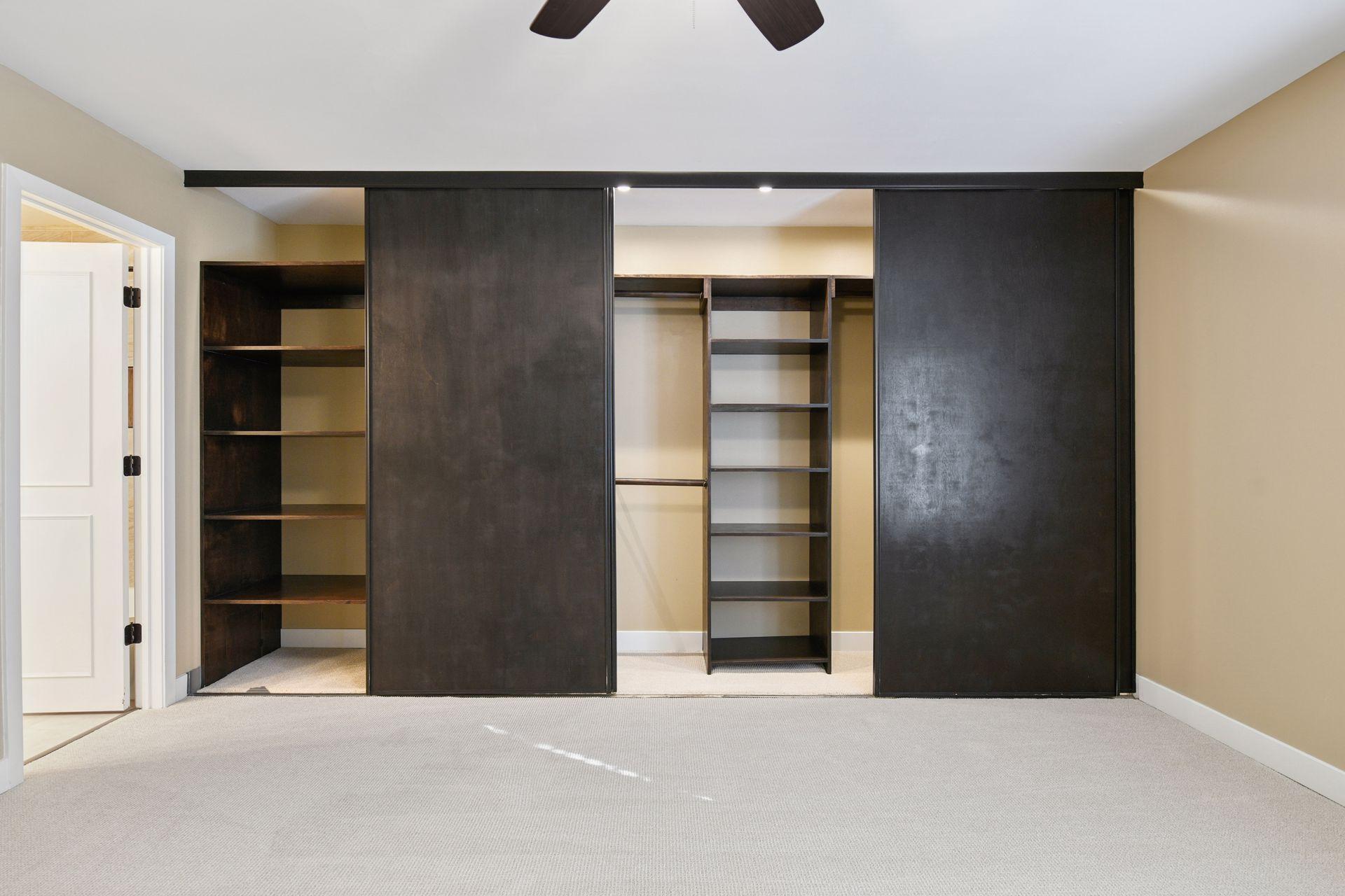 1150 Black Oaks Lane N