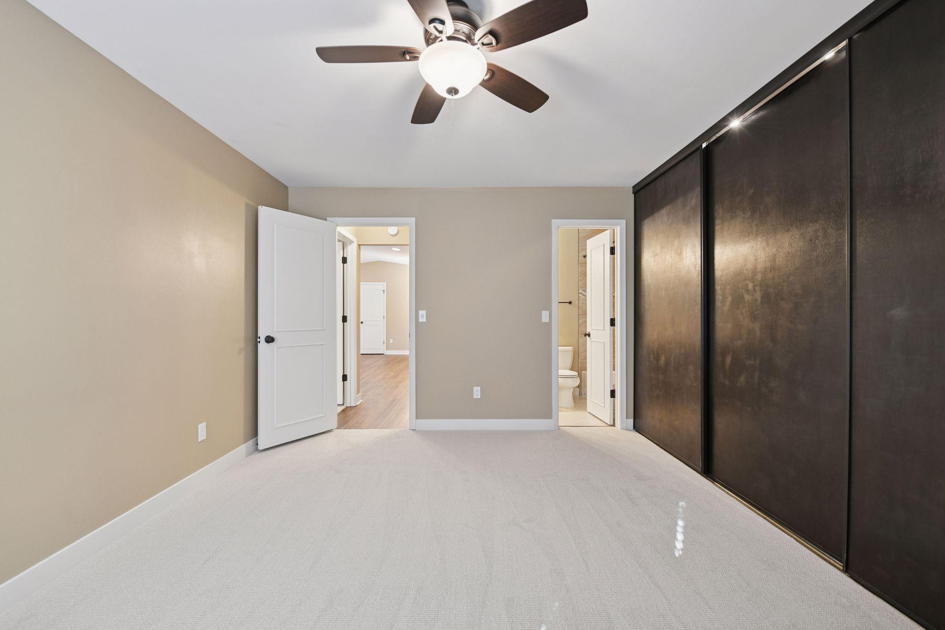 1150 Black Oaks Lane N