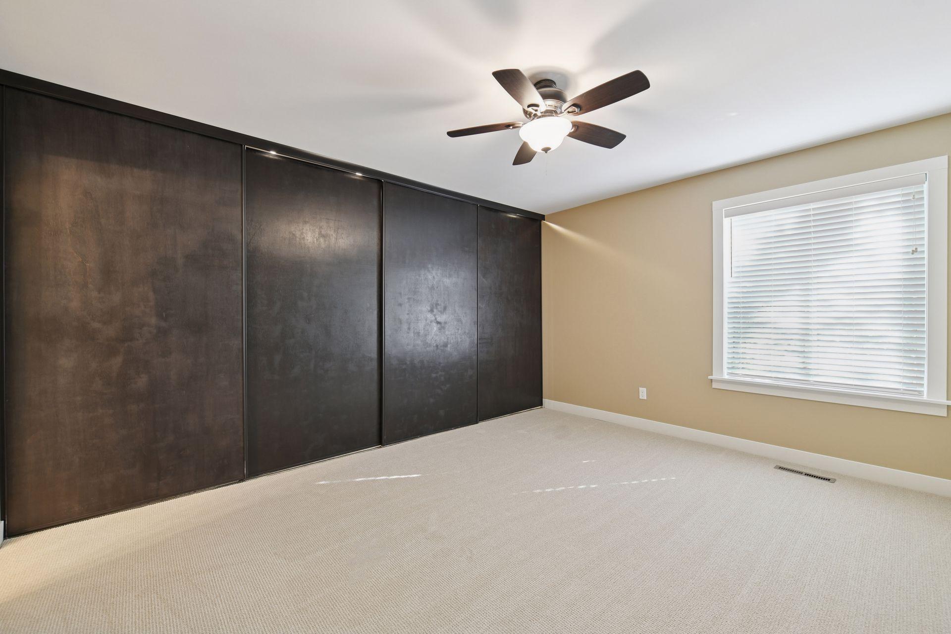 1150 Black Oaks Lane N