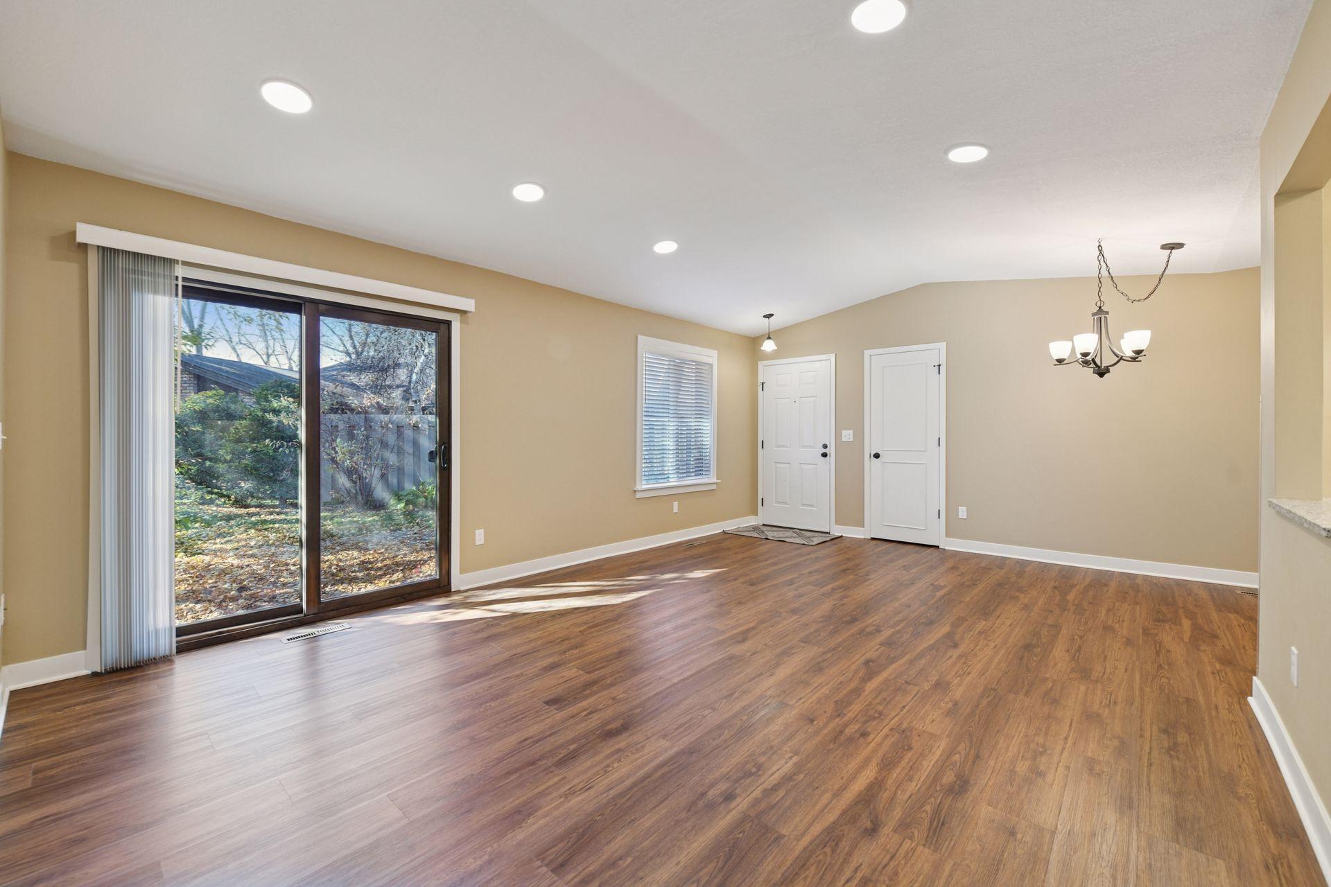 1150 Black Oaks Lane N