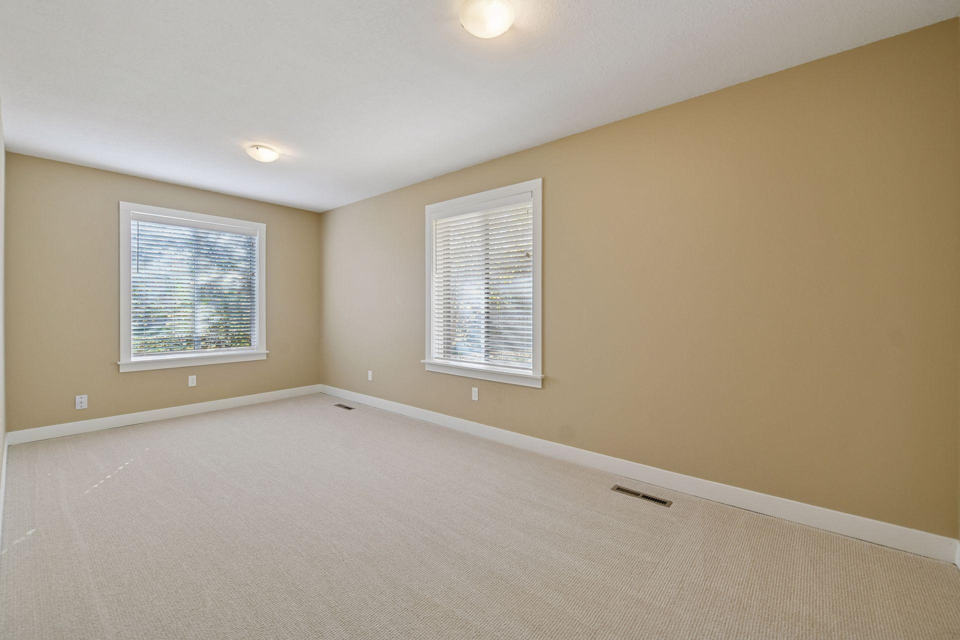 1150 Black Oaks Lane N