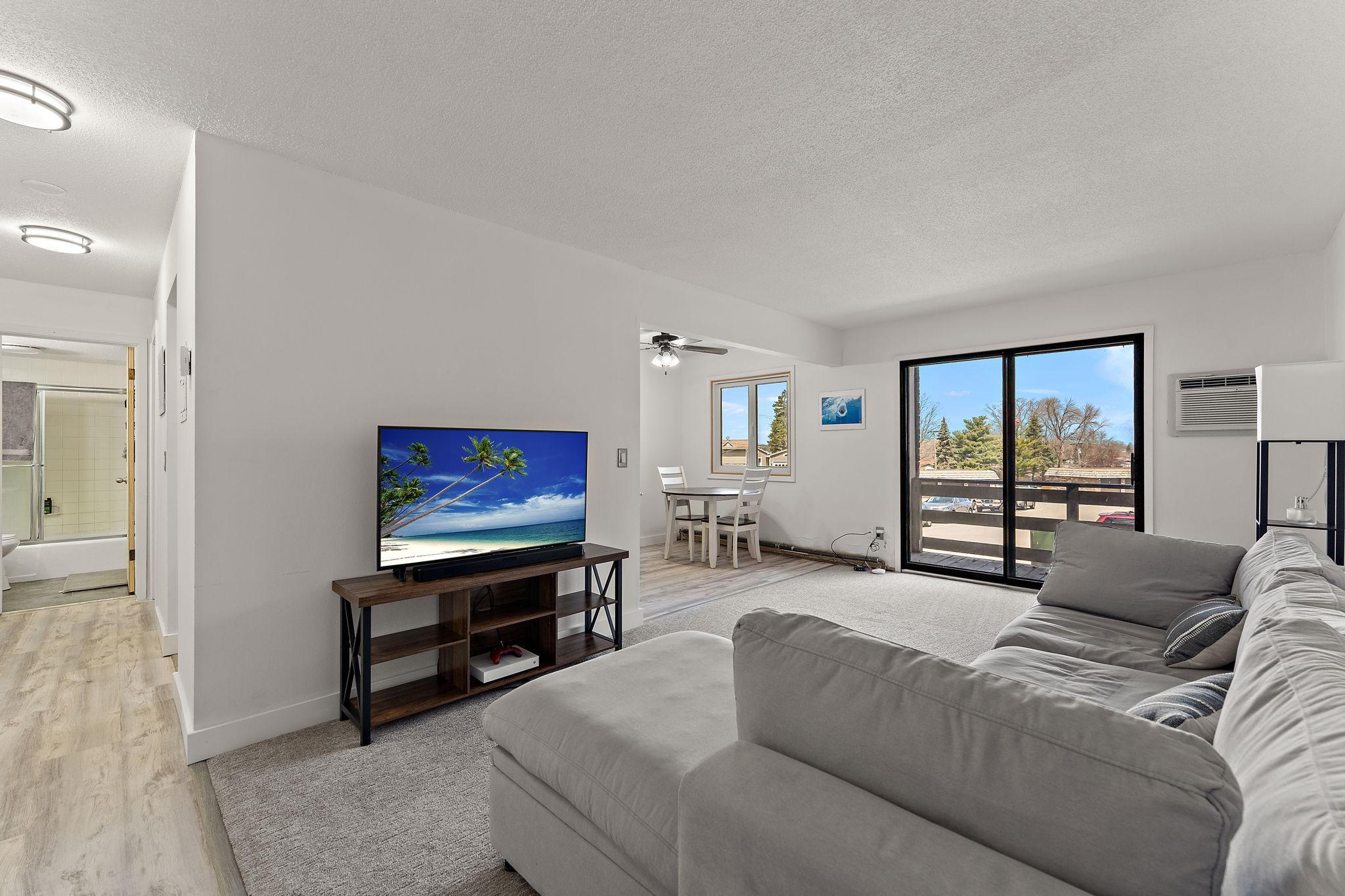 4407 Wilshire Boulevard Unit: 204