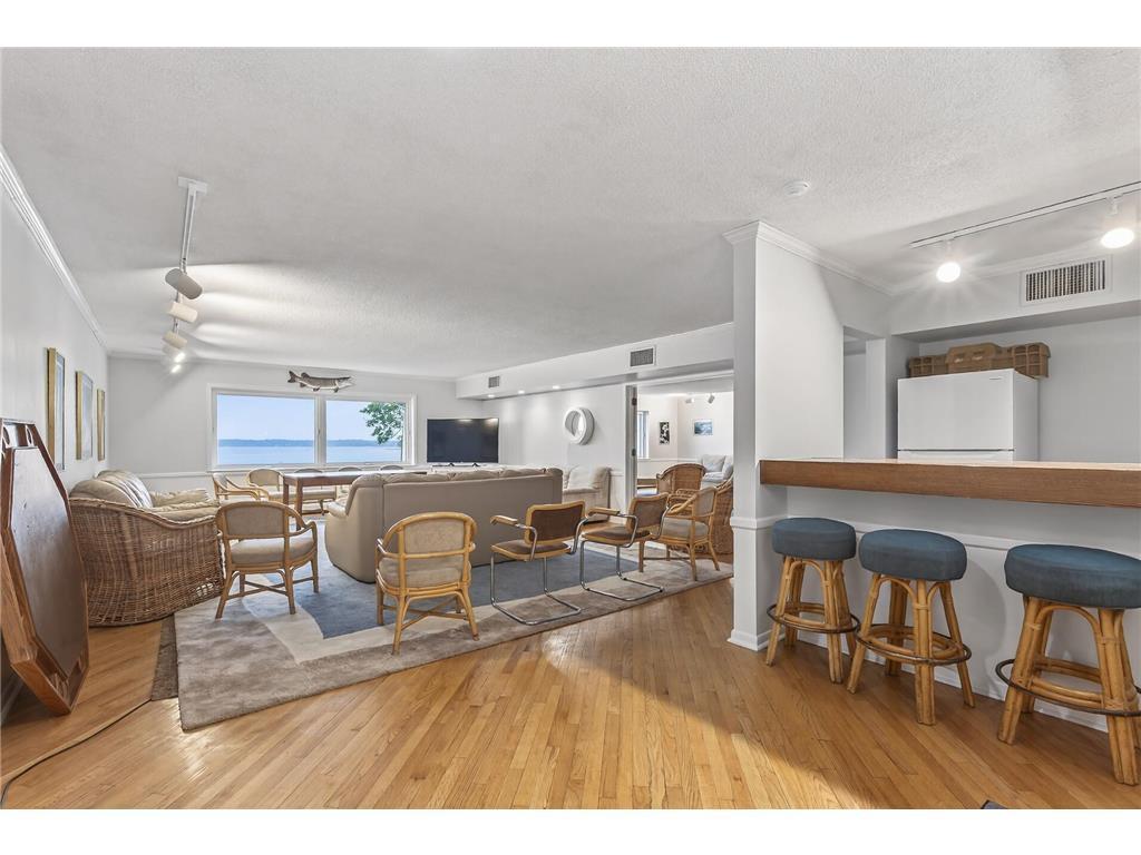 4407 Wilshire Boulevard Unit: 204