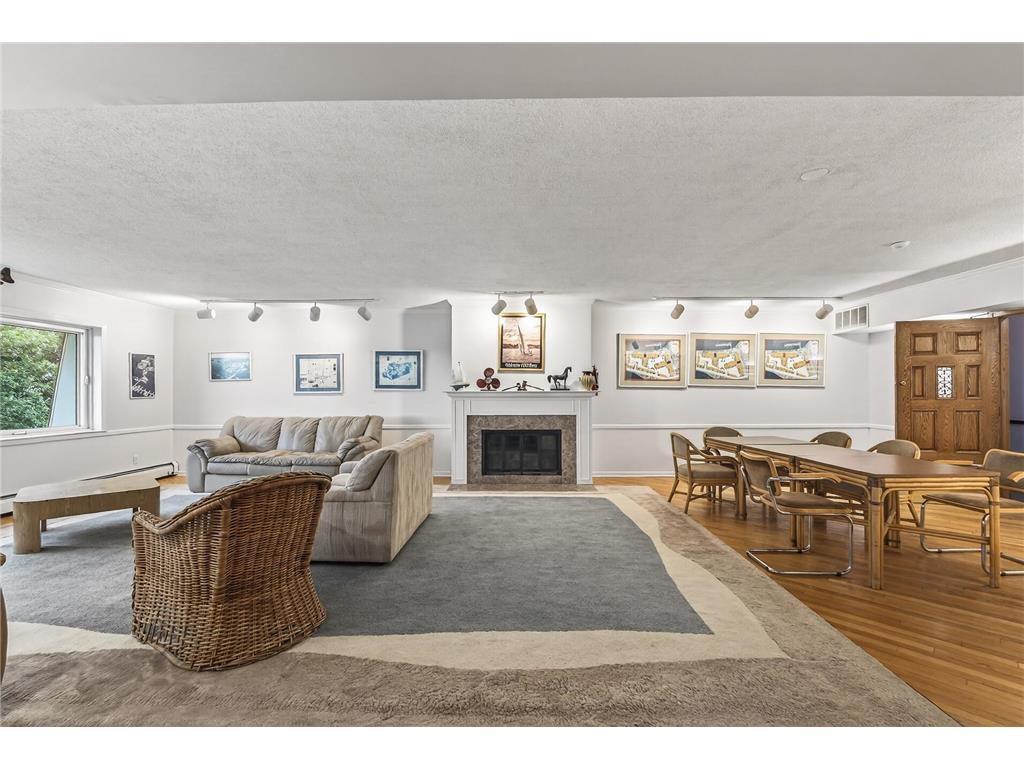 4407 Wilshire Boulevard Unit: 204