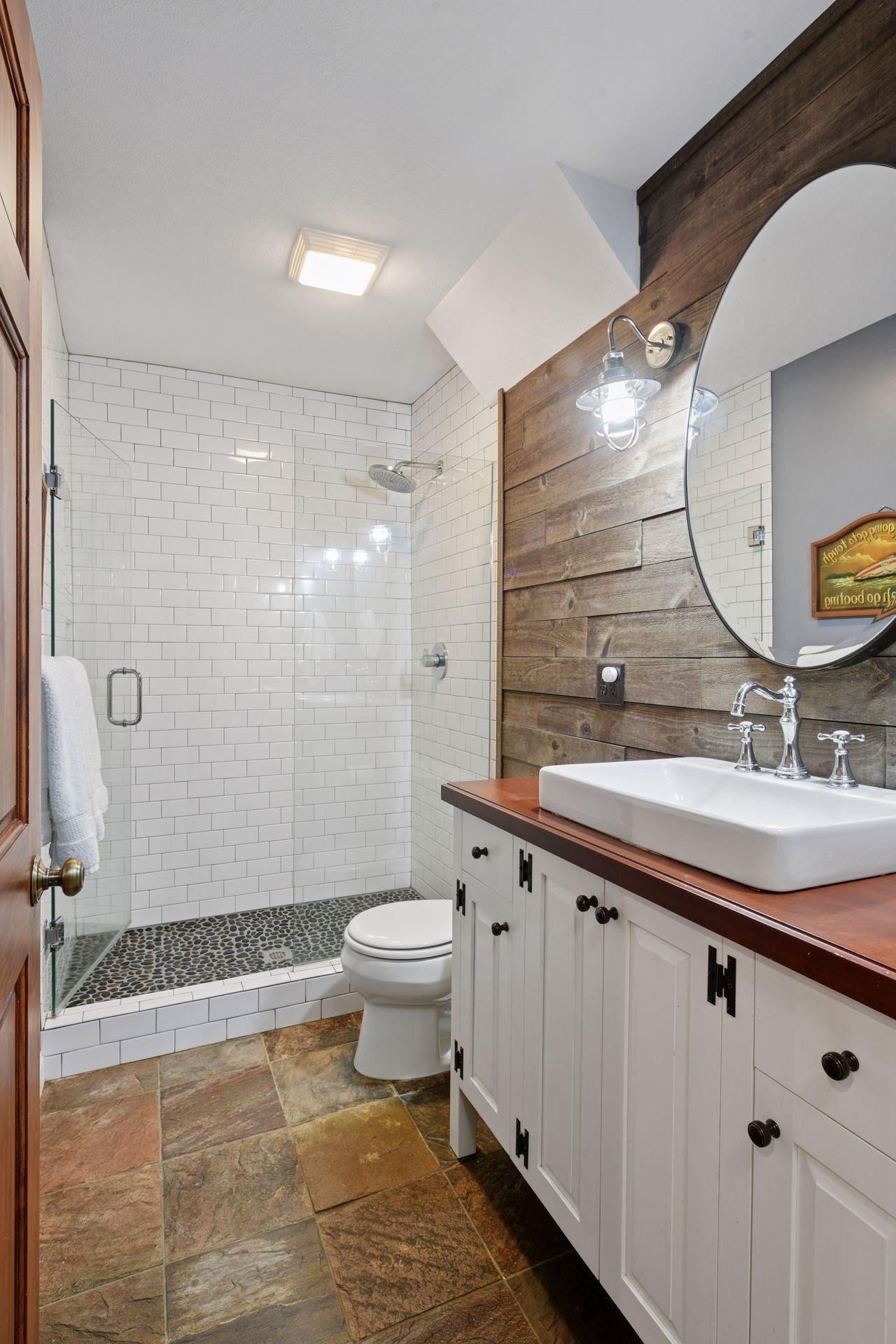 5125 Greenwood Circle