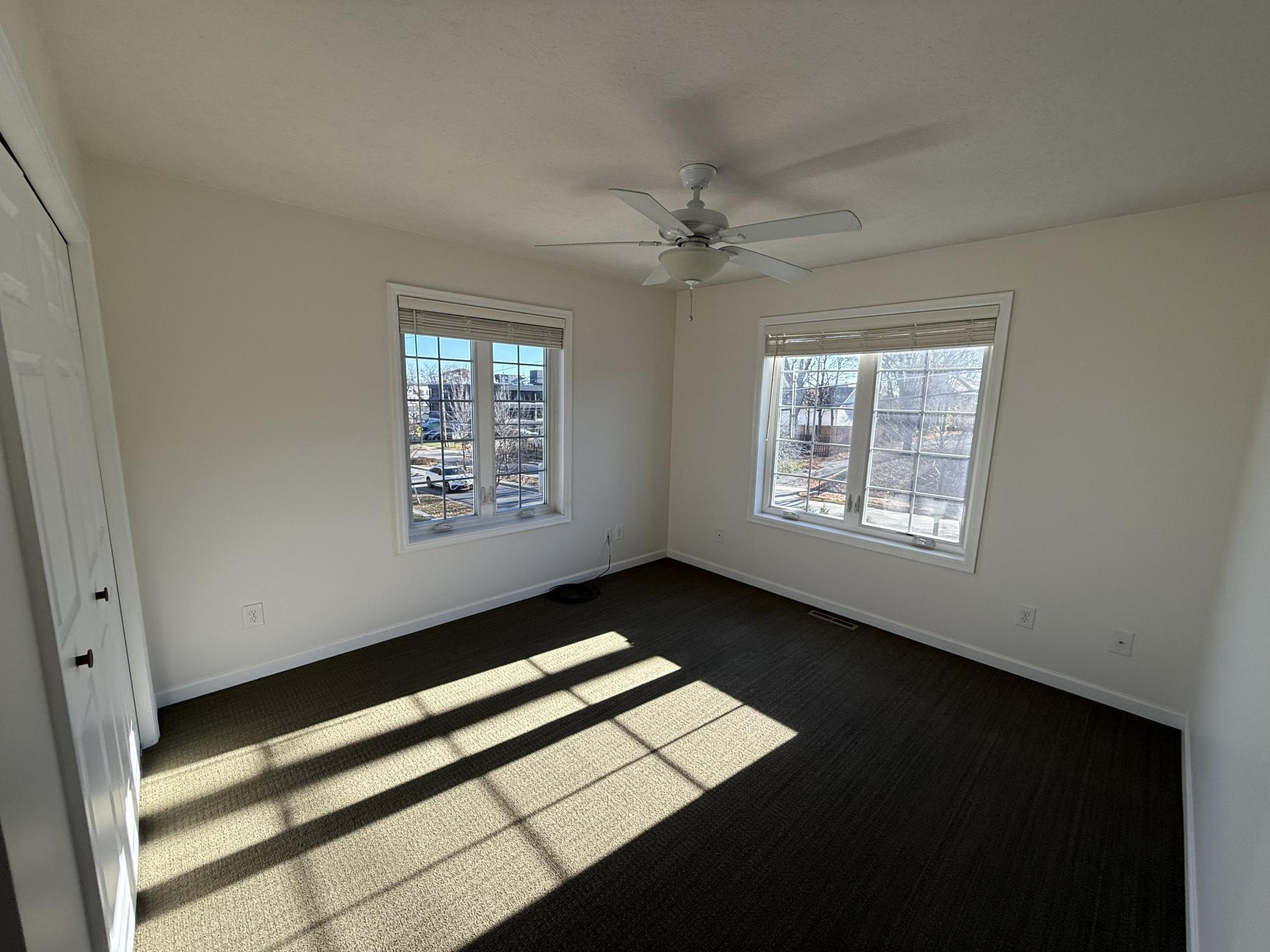 709 Wayzata Boulevard E