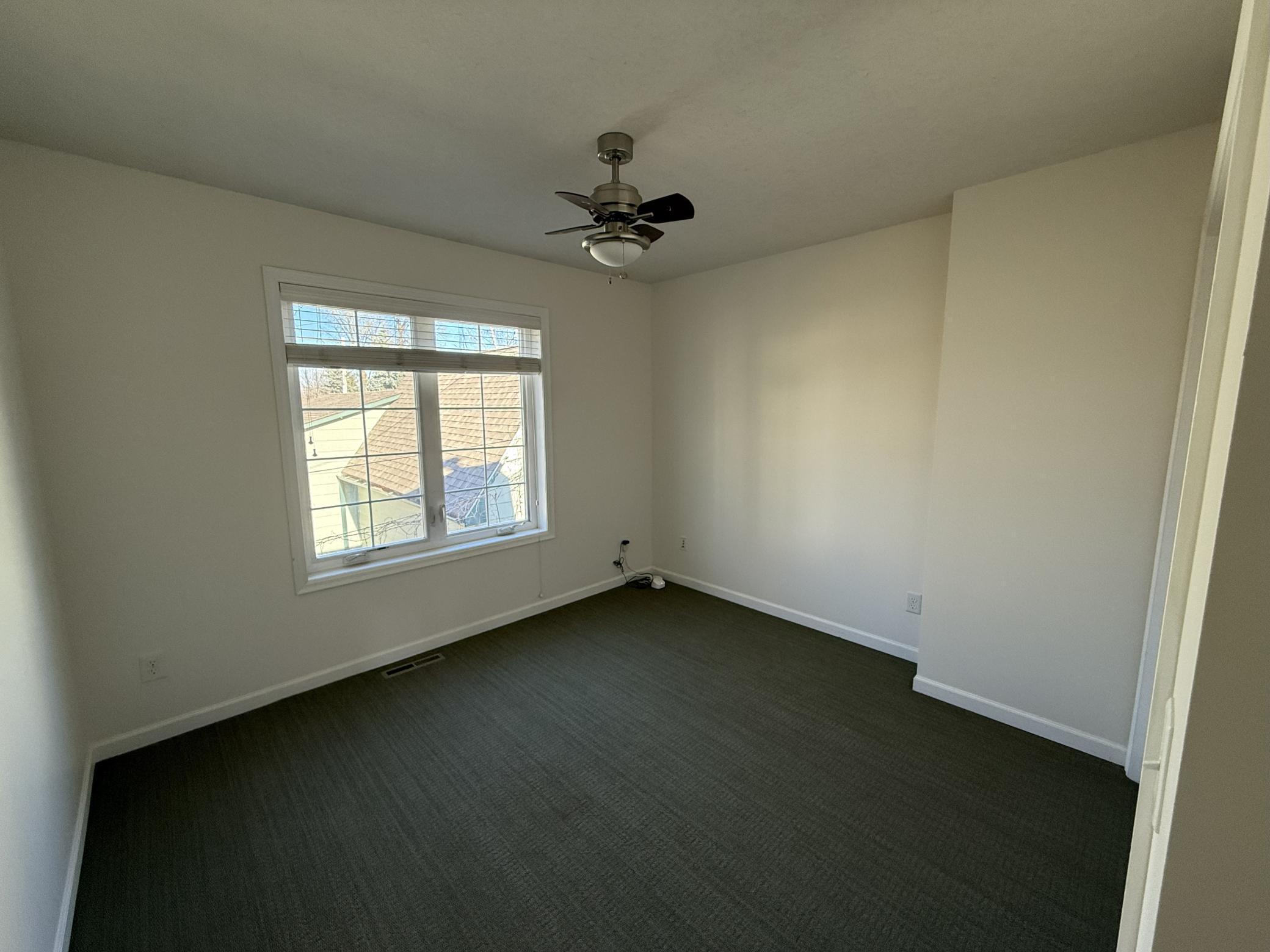 709 Wayzata Boulevard E