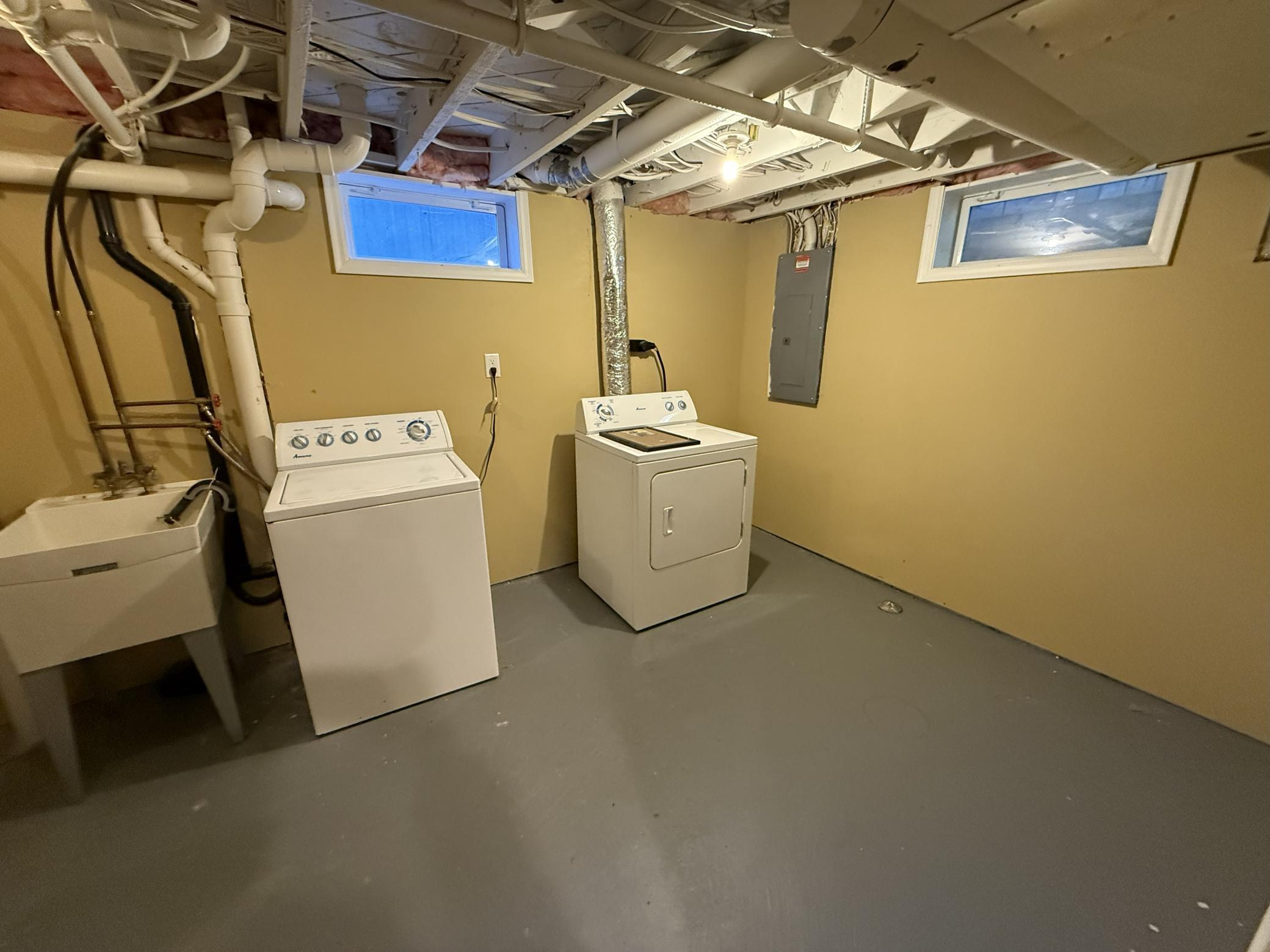 709 Wayzata Boulevard E