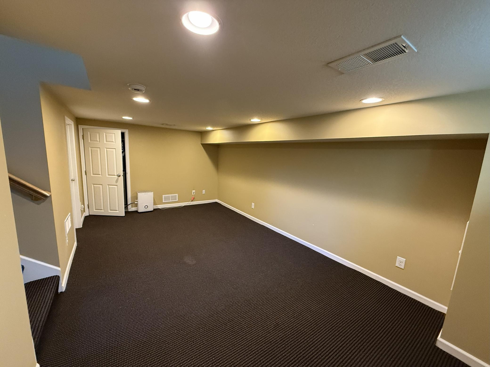 709 Wayzata Boulevard E