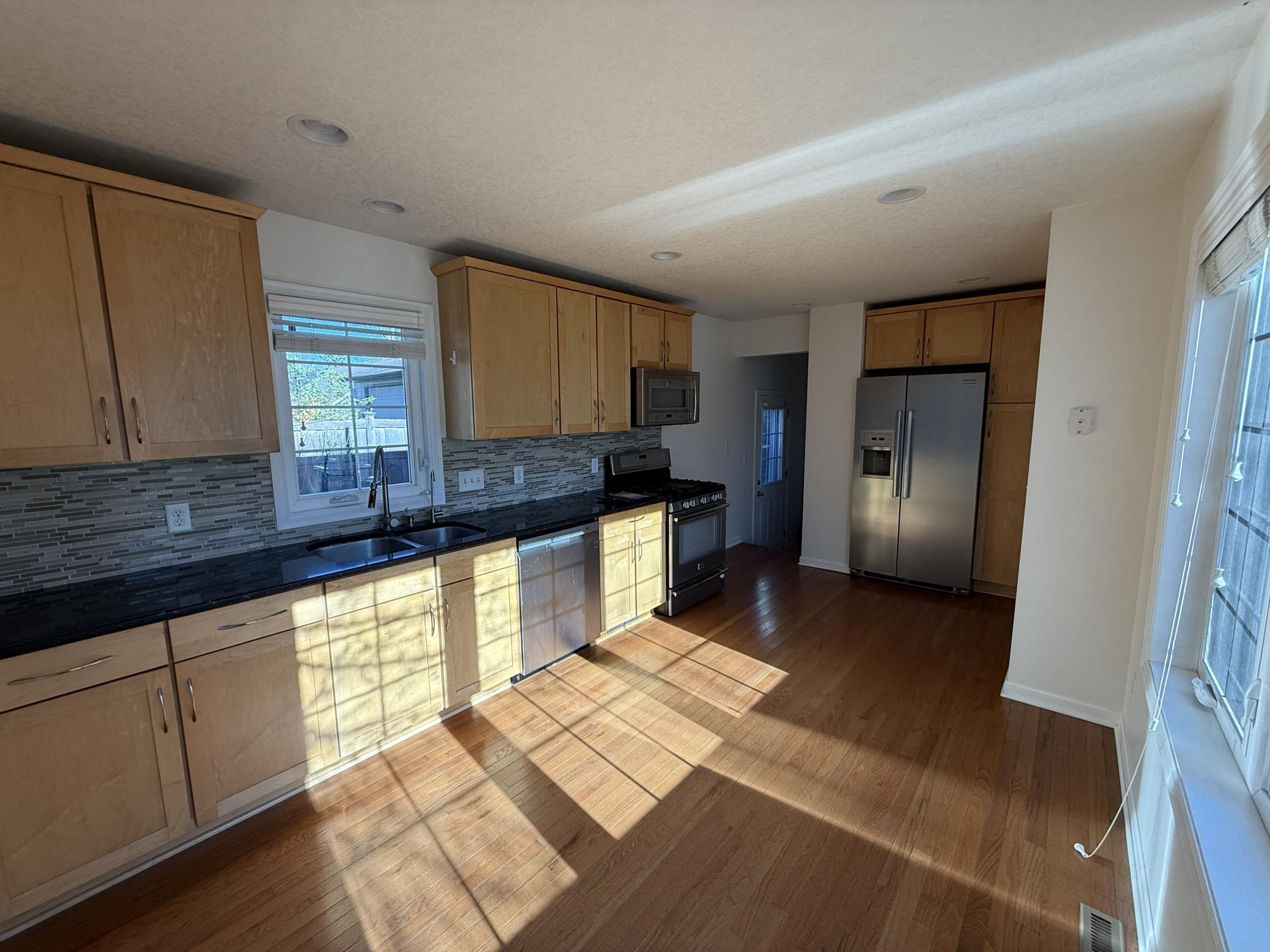 709 Wayzata Boulevard E