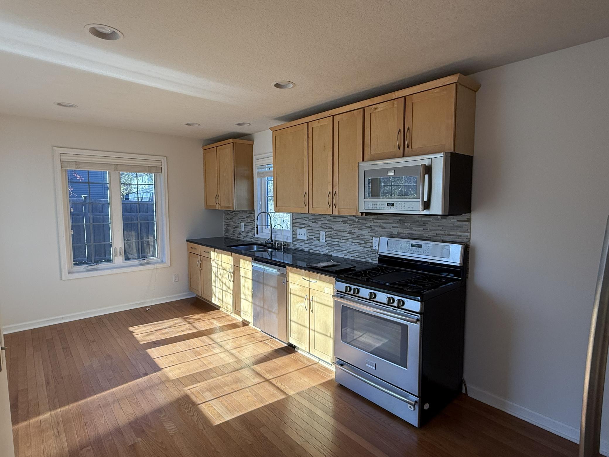 709 Wayzata Boulevard E