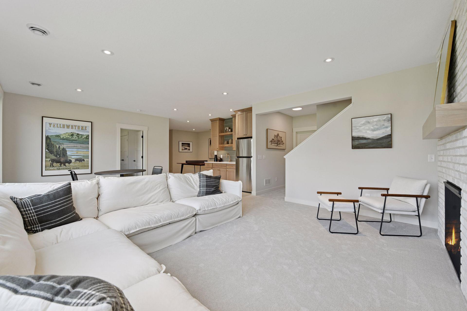 4672 Meadowview Lane