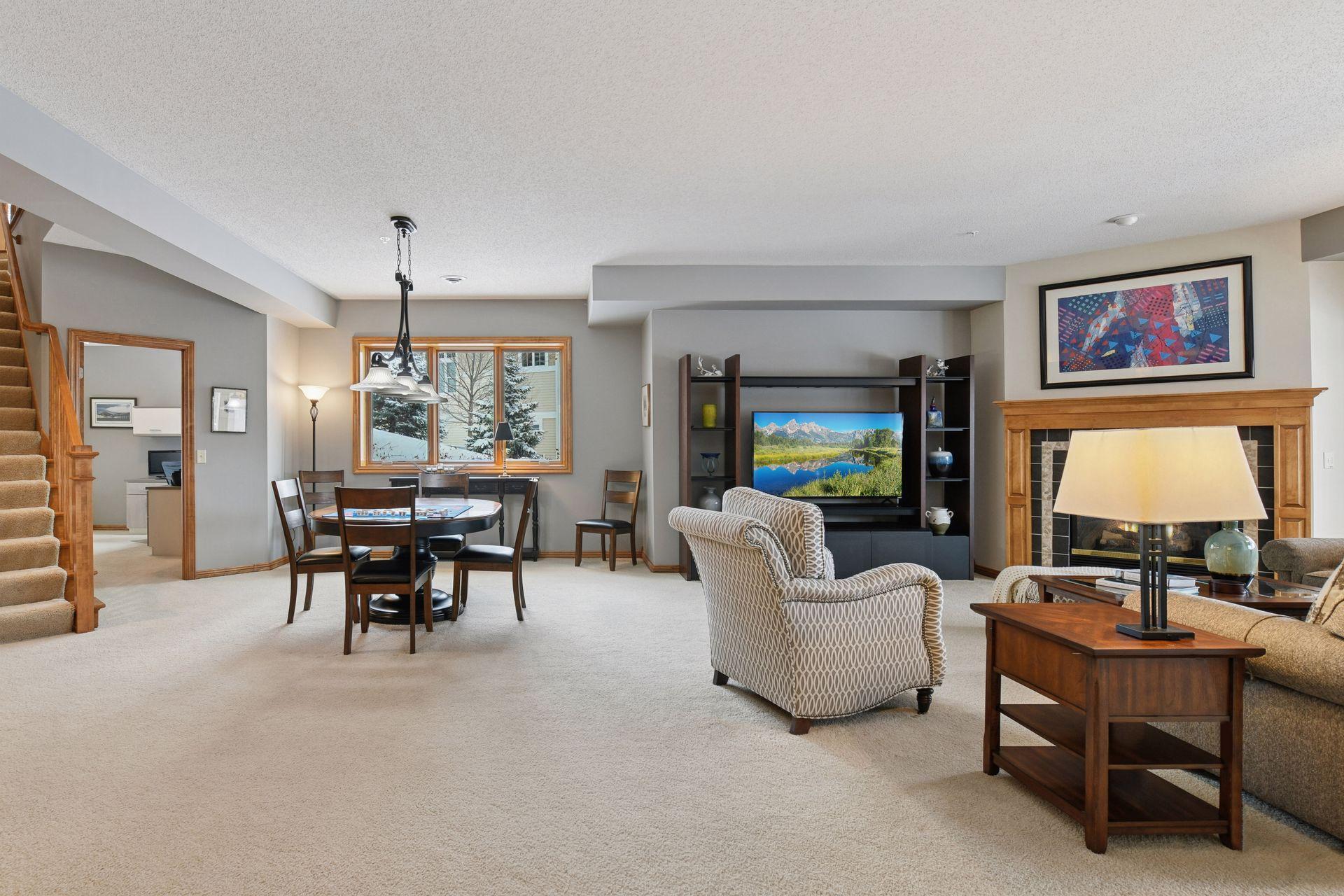 101 Willoughby Way E