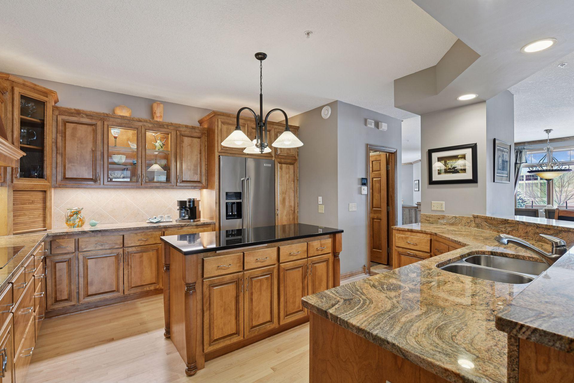 101 Willoughby Way E