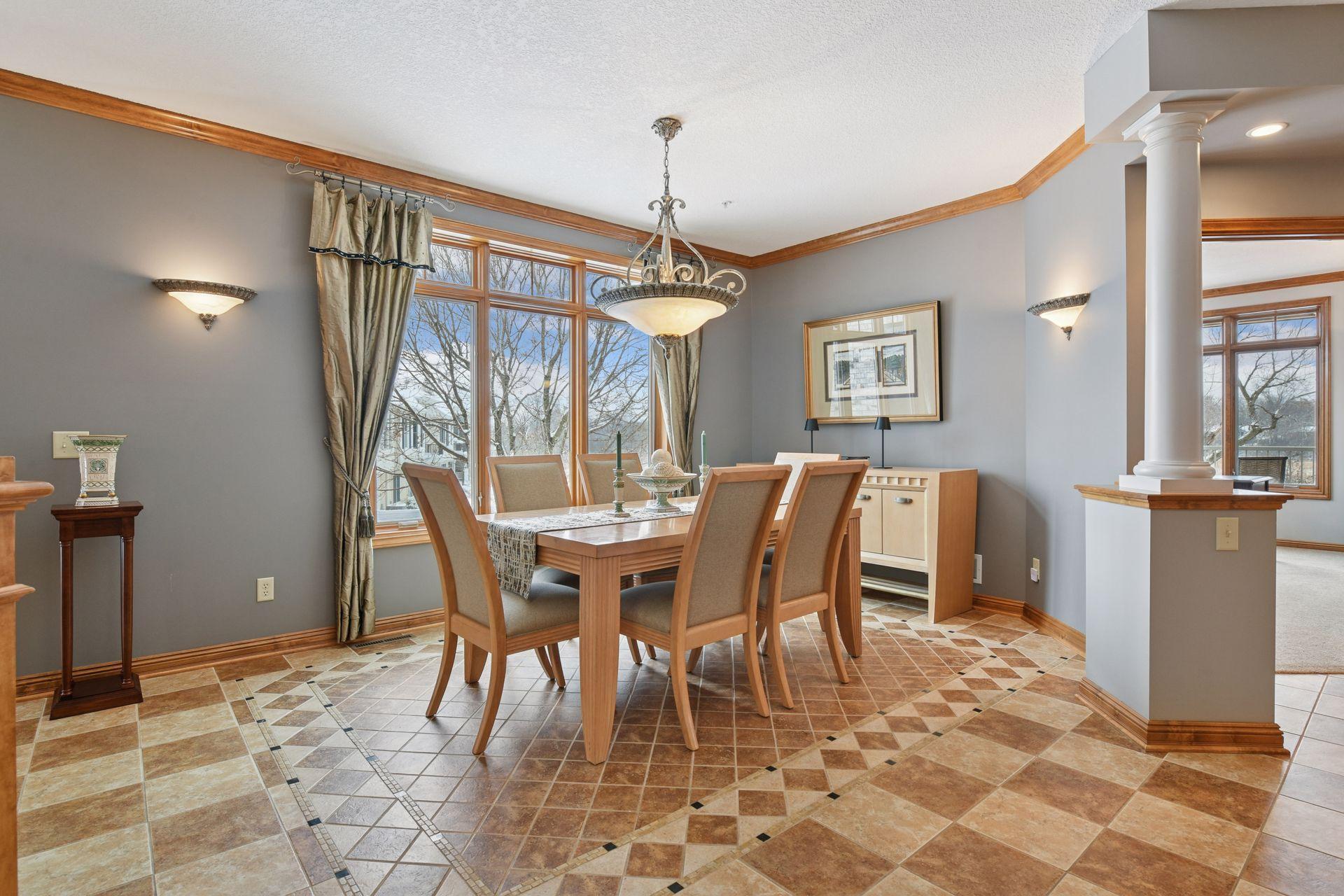 101 Willoughby Way E