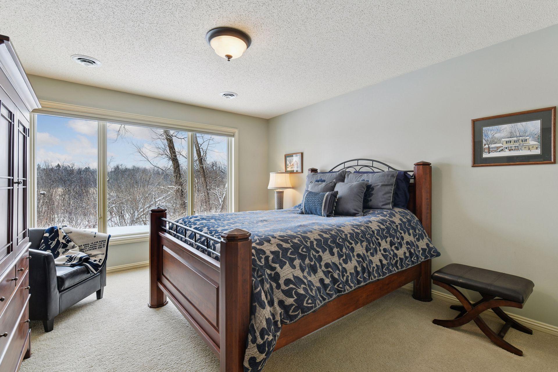 101 Willoughby Way E