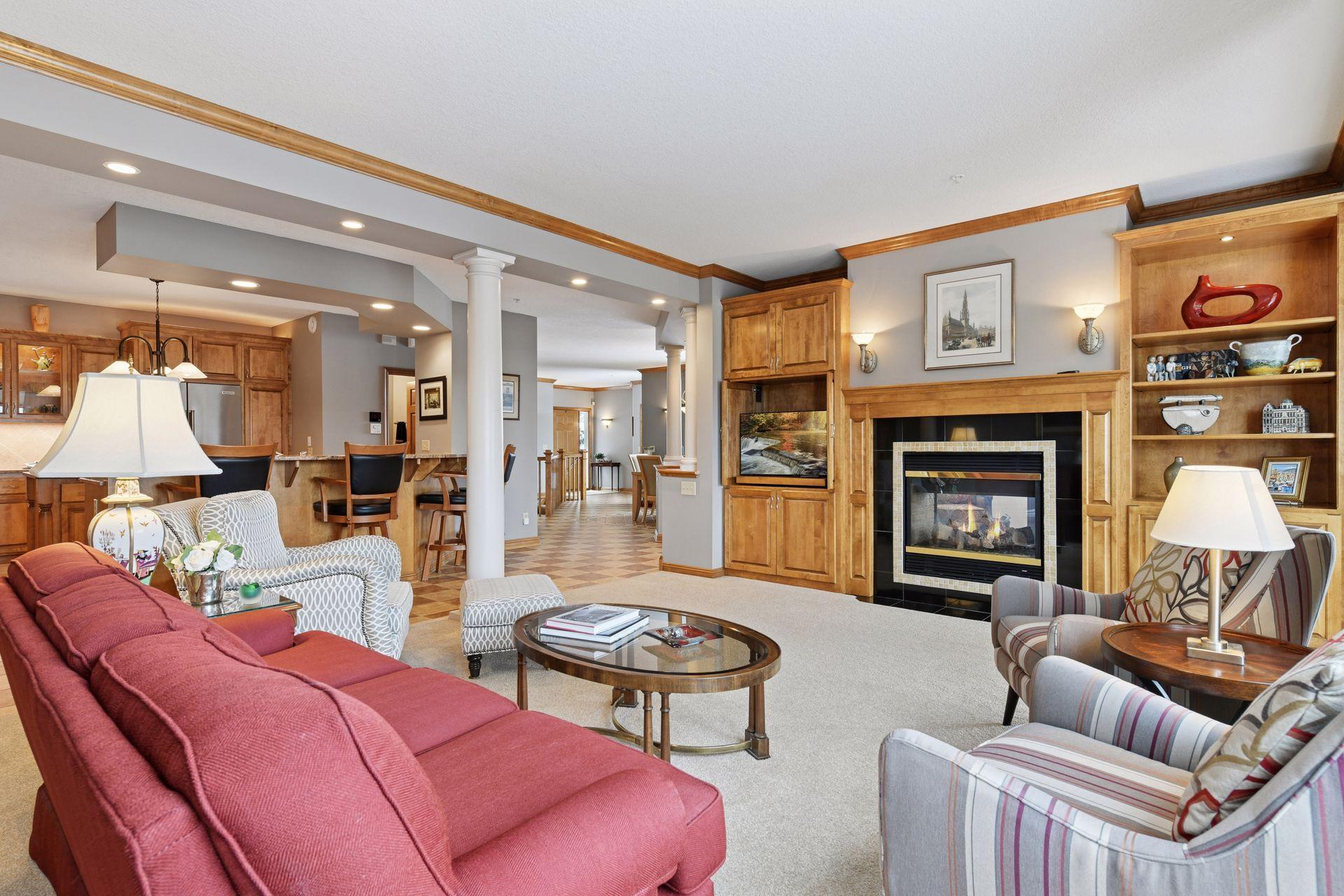 101 Willoughby Way E