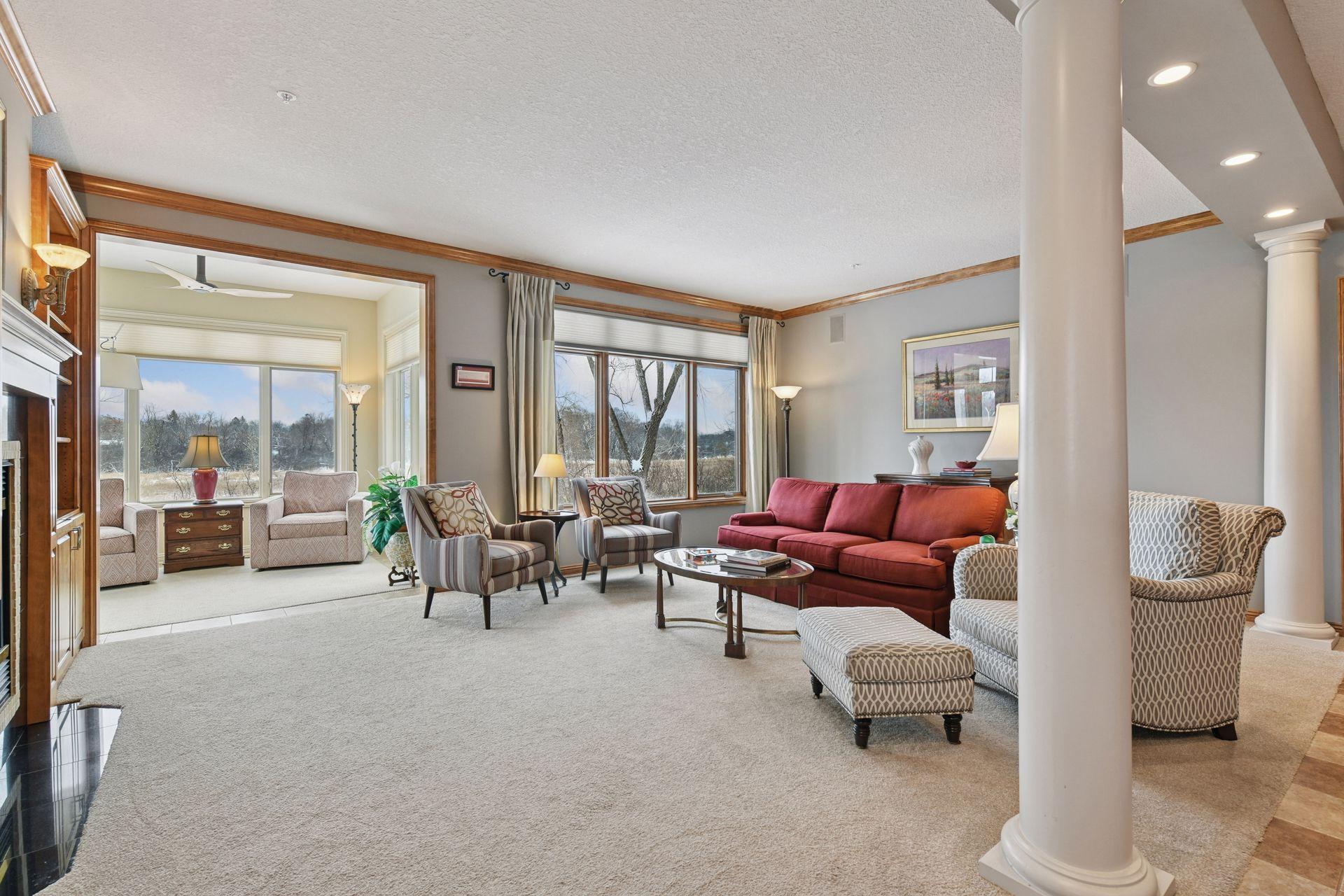 101 Willoughby Way E