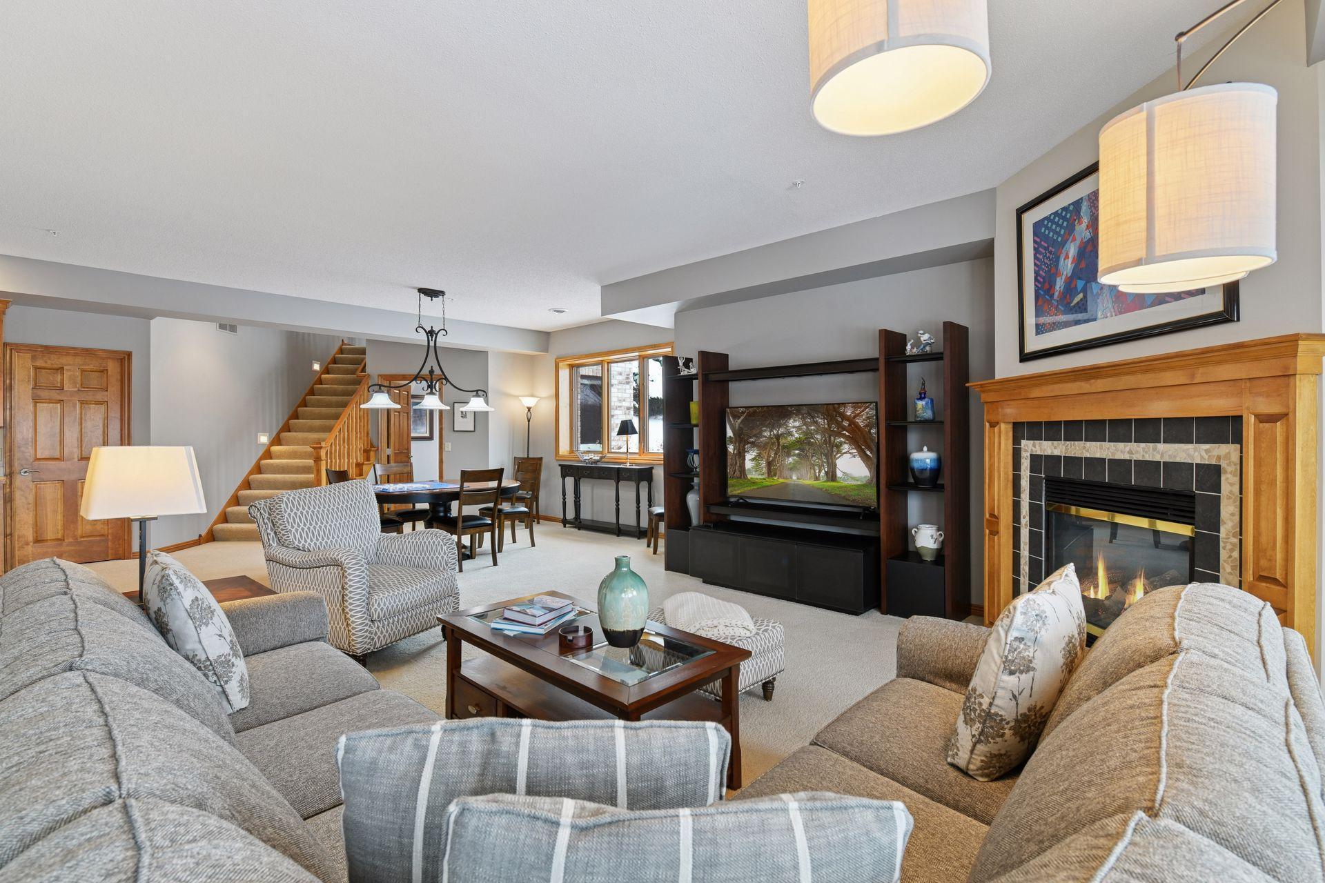 101 Willoughby Way E