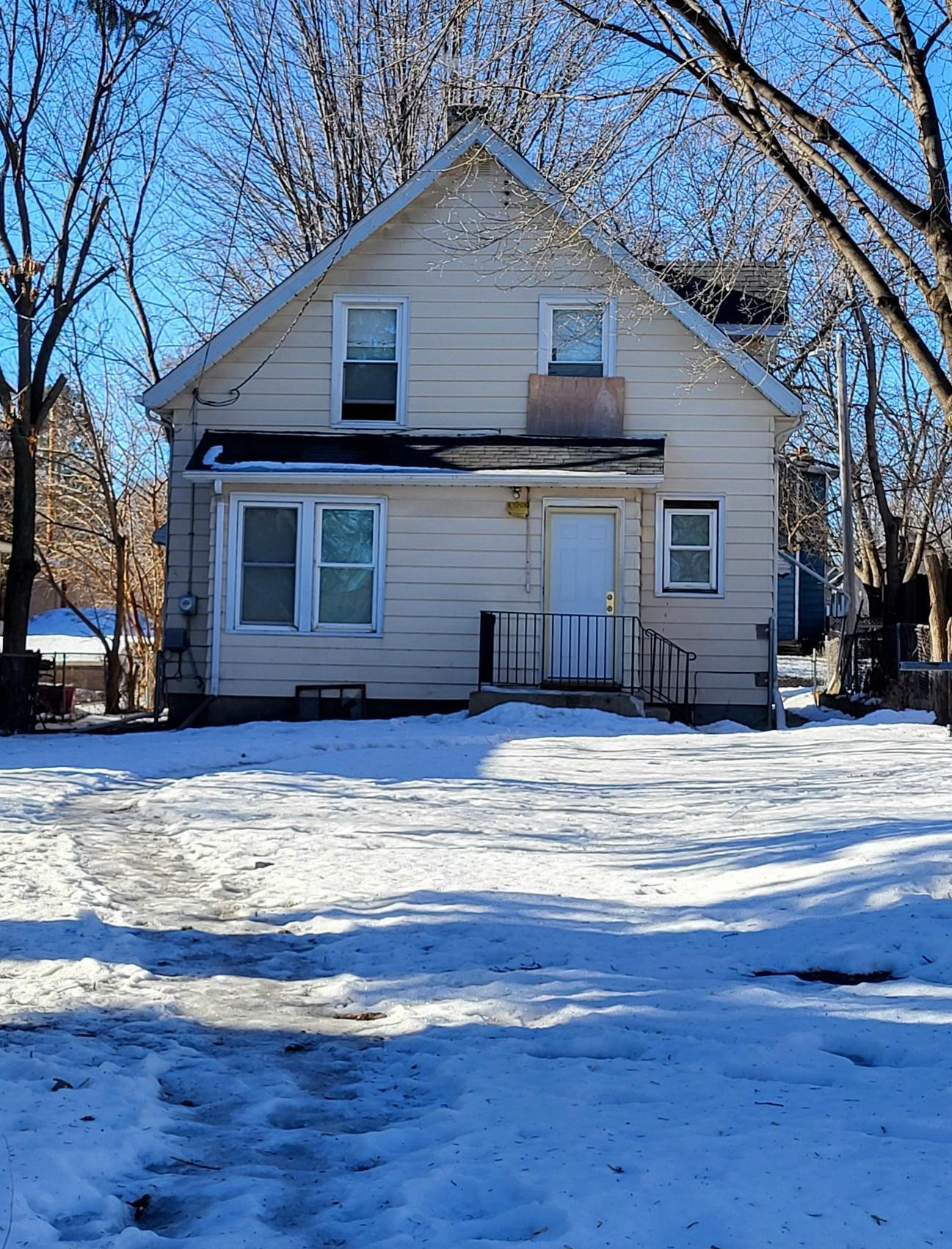 3014 Russell Avenue N