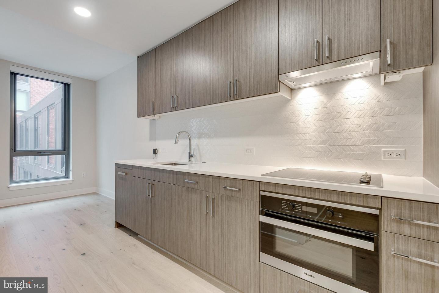 1211 VAN STREET SE Unit: 403