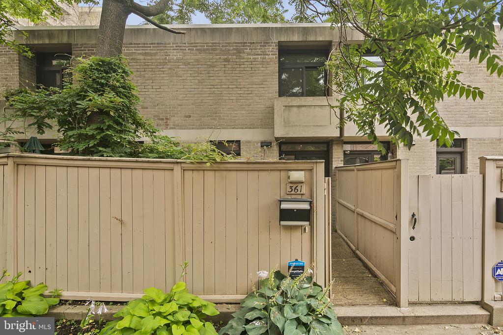 361 N STREET SW Unit: 361