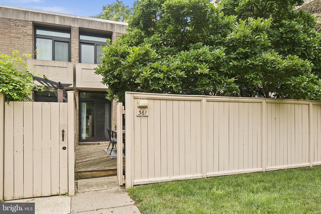 361 N STREET SW Unit: 361