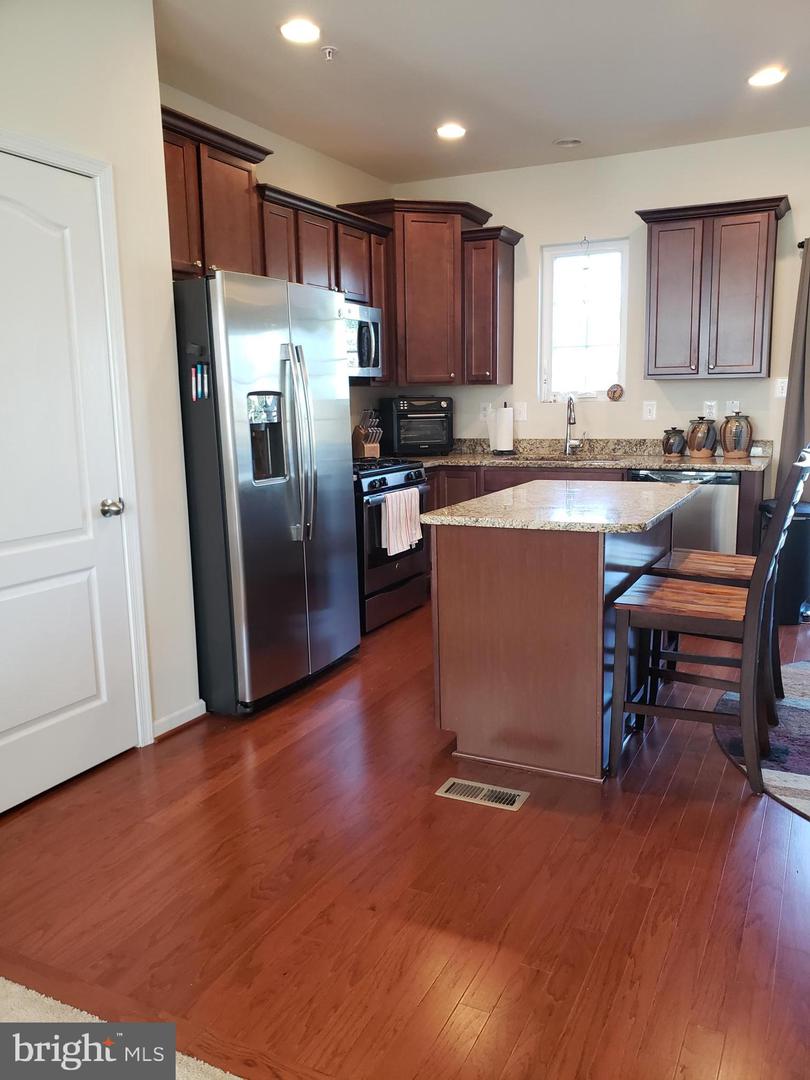 636 WARBLERS PERCH WAY