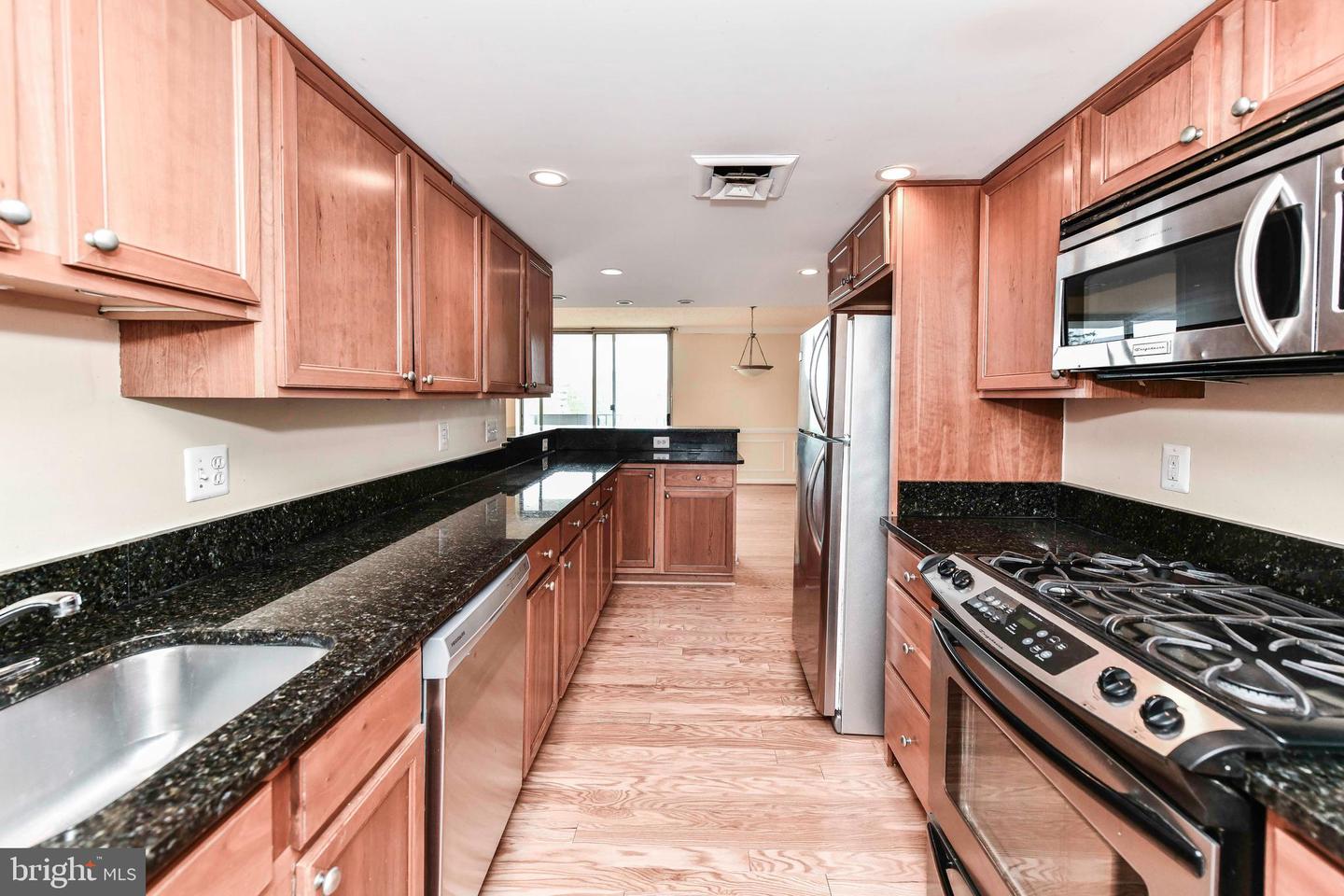 1515 S ARLINGTON RIDGE RD S #405