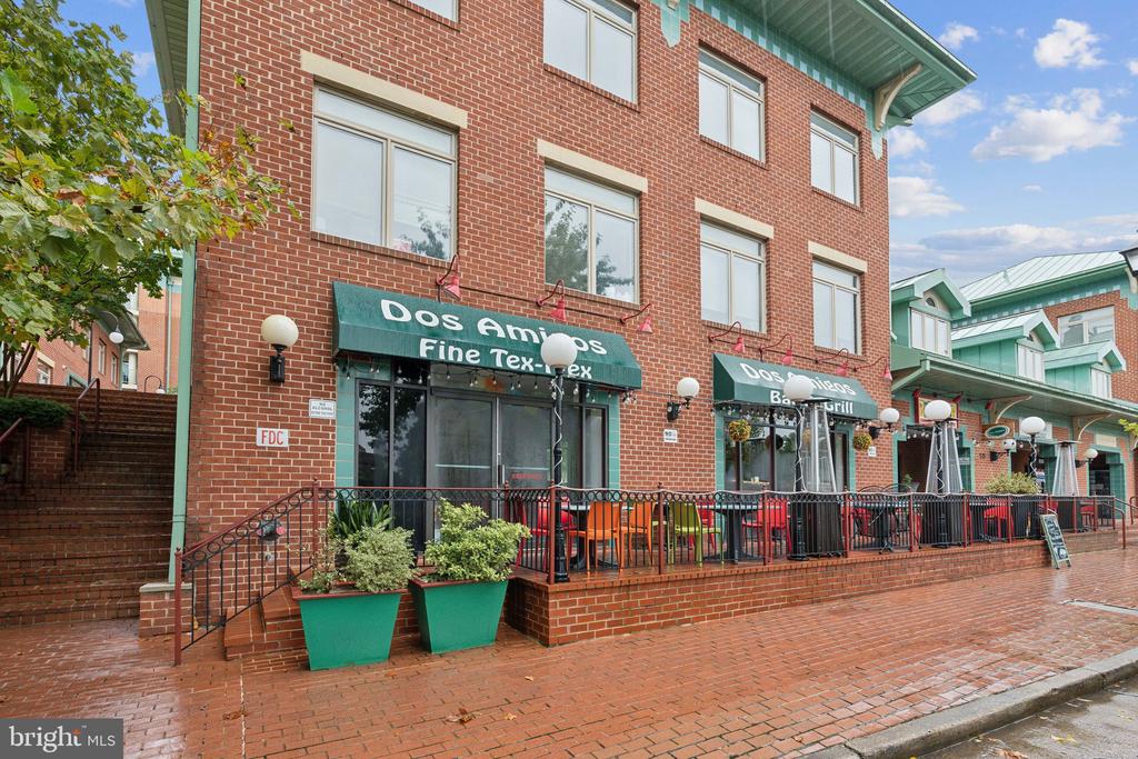 545 COLECROFT COURT