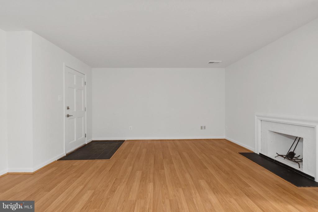 545 COLECROFT COURT