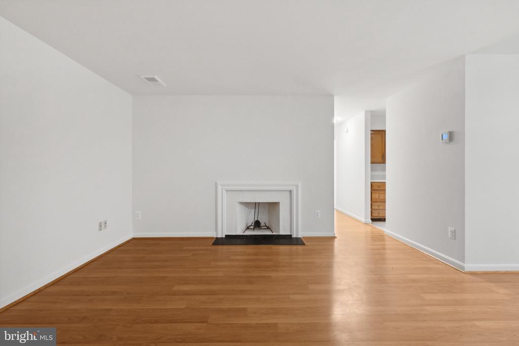 545 COLECROFT COURT