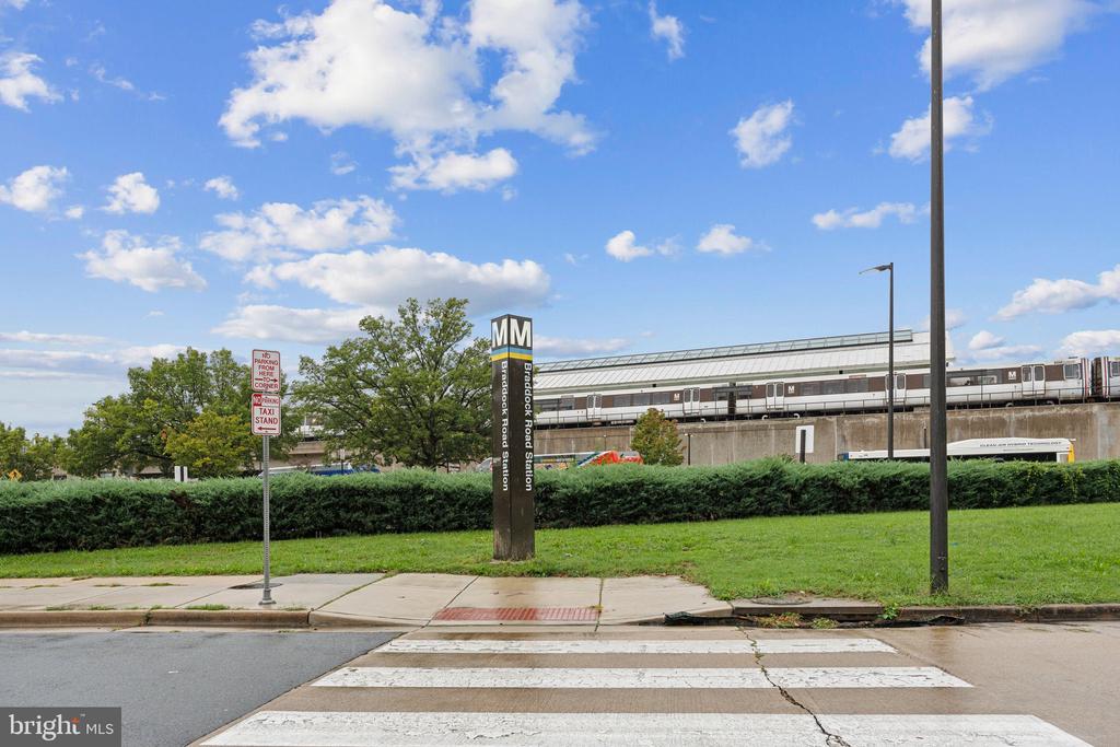 545 COLECROFT COURT