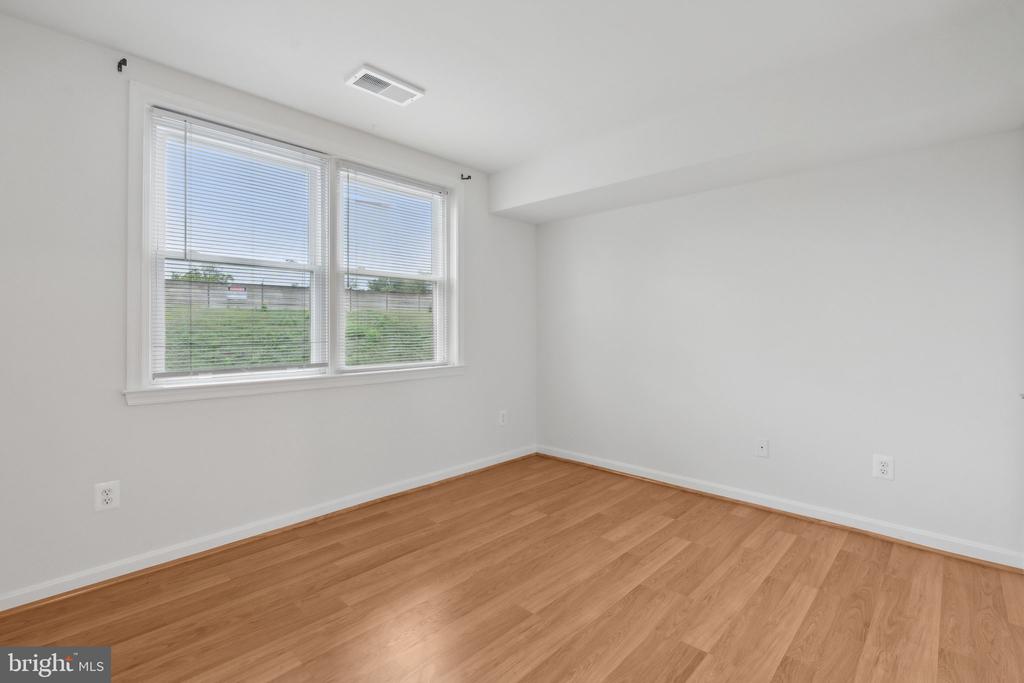 545 COLECROFT COURT