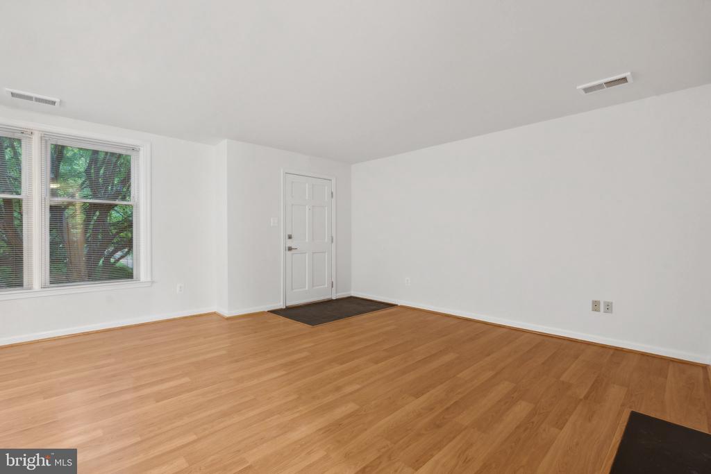 545 COLECROFT COURT