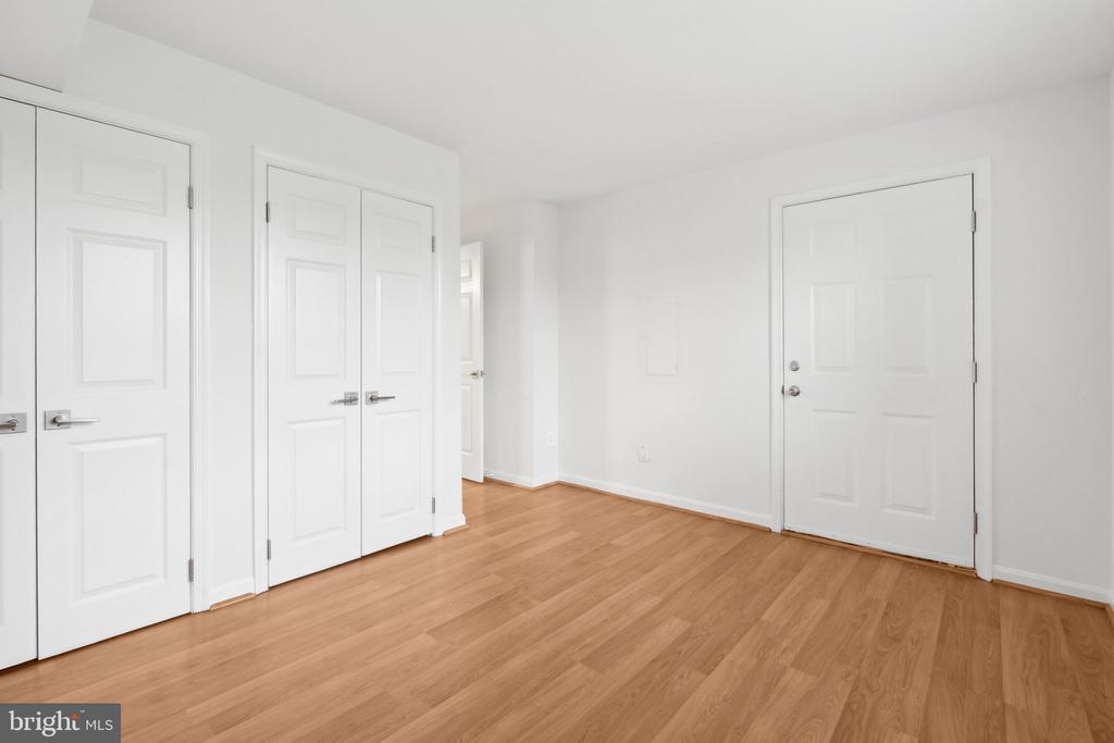 545 COLECROFT COURT