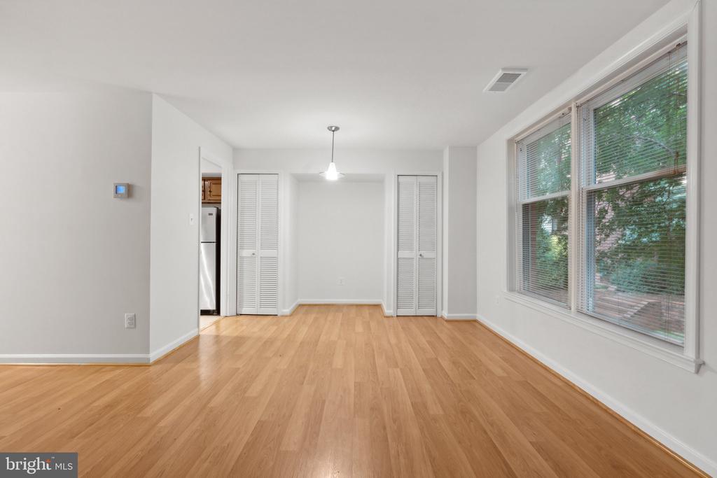 545 COLECROFT COURT