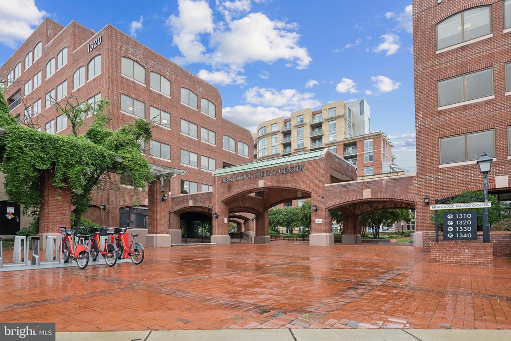 545 COLECROFT COURT