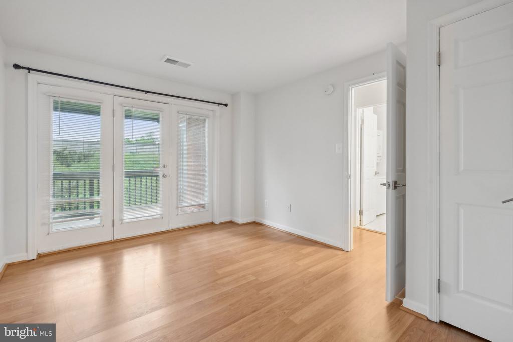 545 COLECROFT COURT