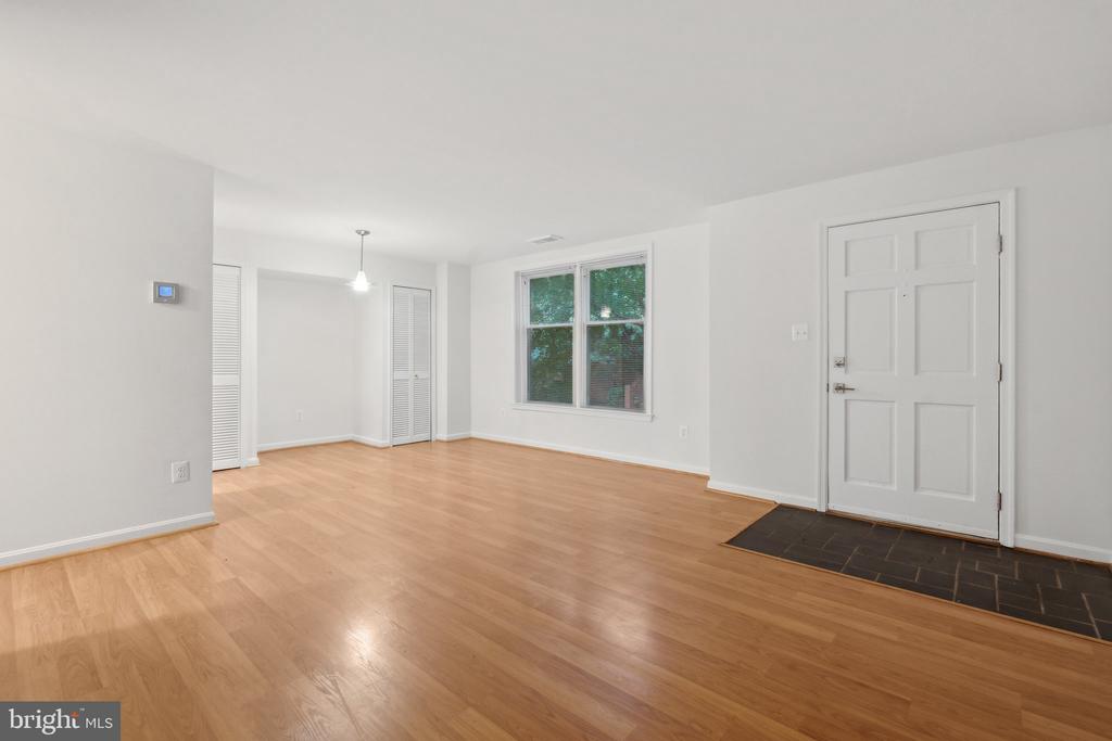 545 COLECROFT COURT