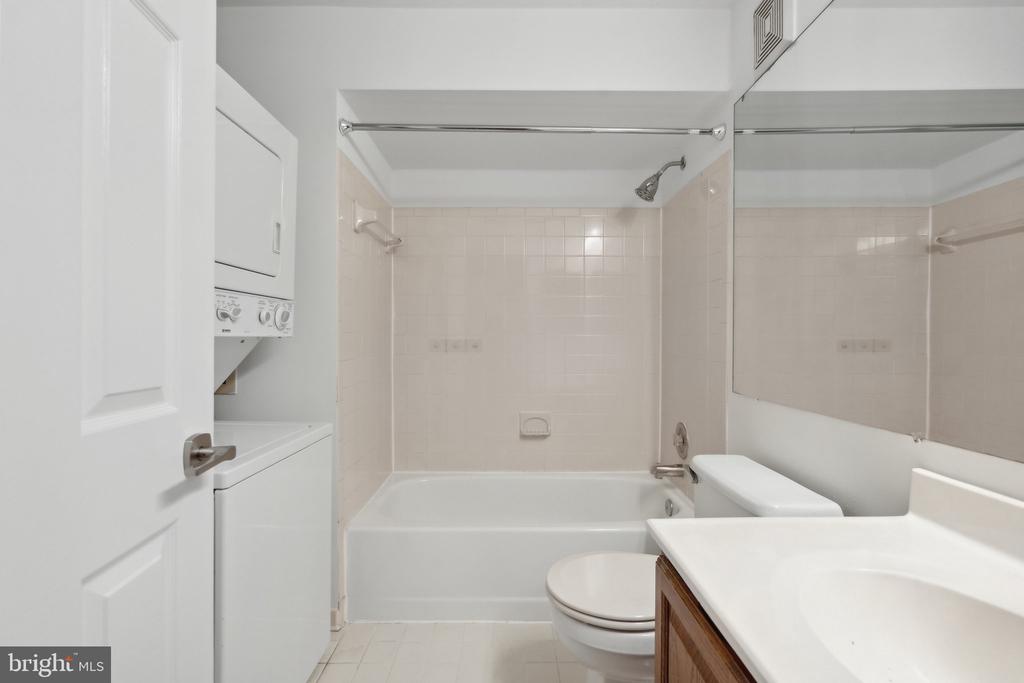 545 COLECROFT COURT