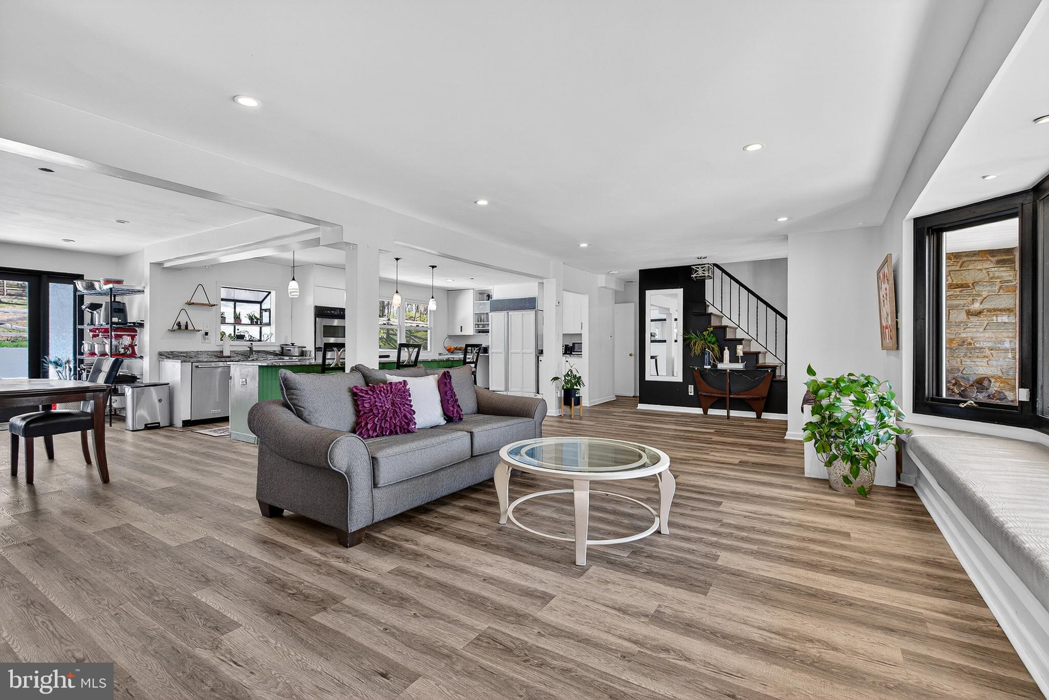 9 RAINBOW COURT