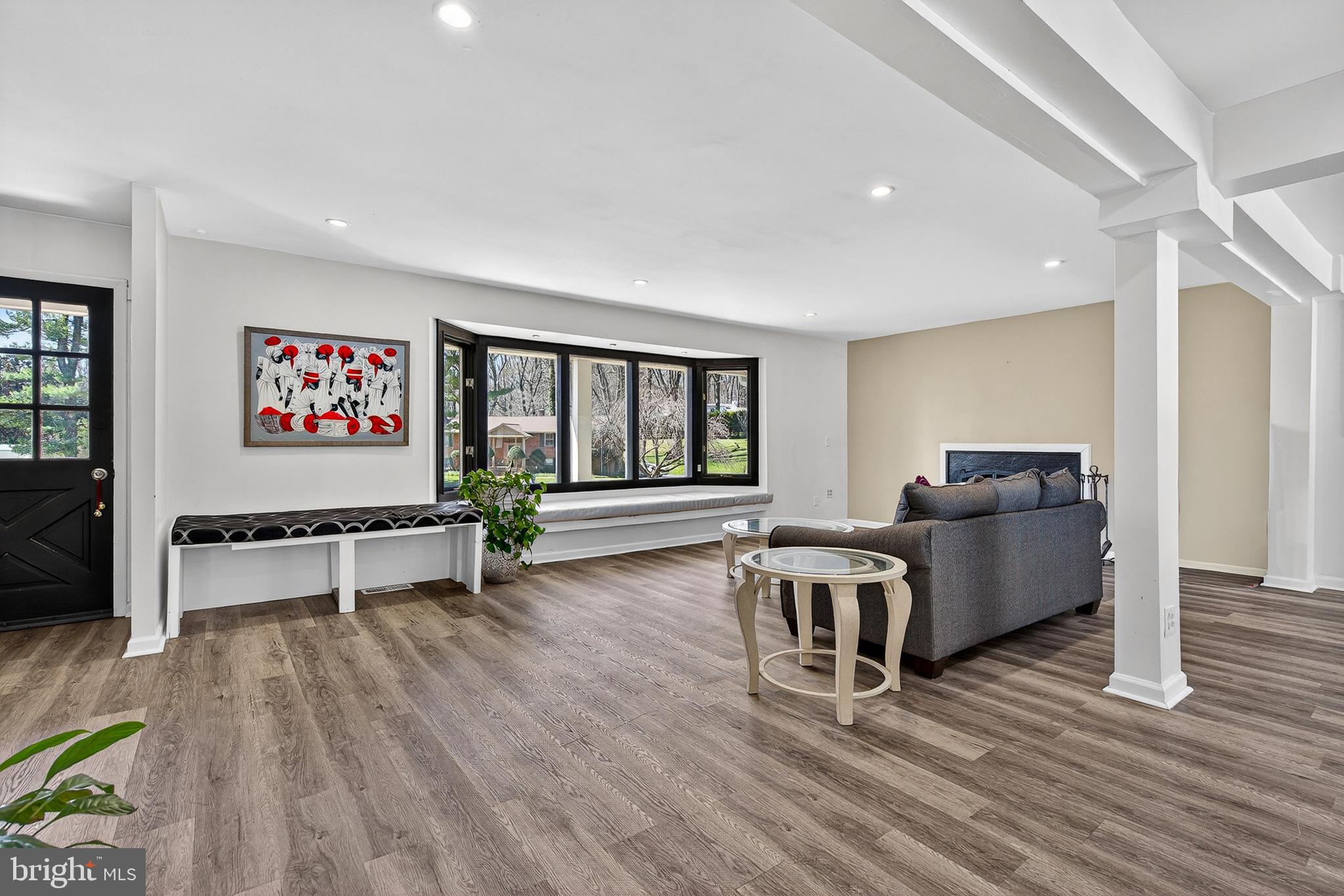 9 RAINBOW COURT