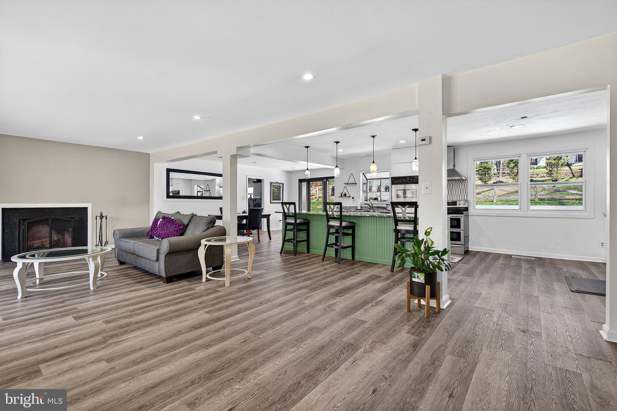 9 RAINBOW COURT