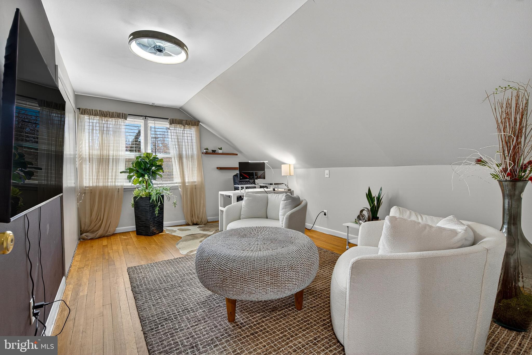 9 RAINBOW COURT