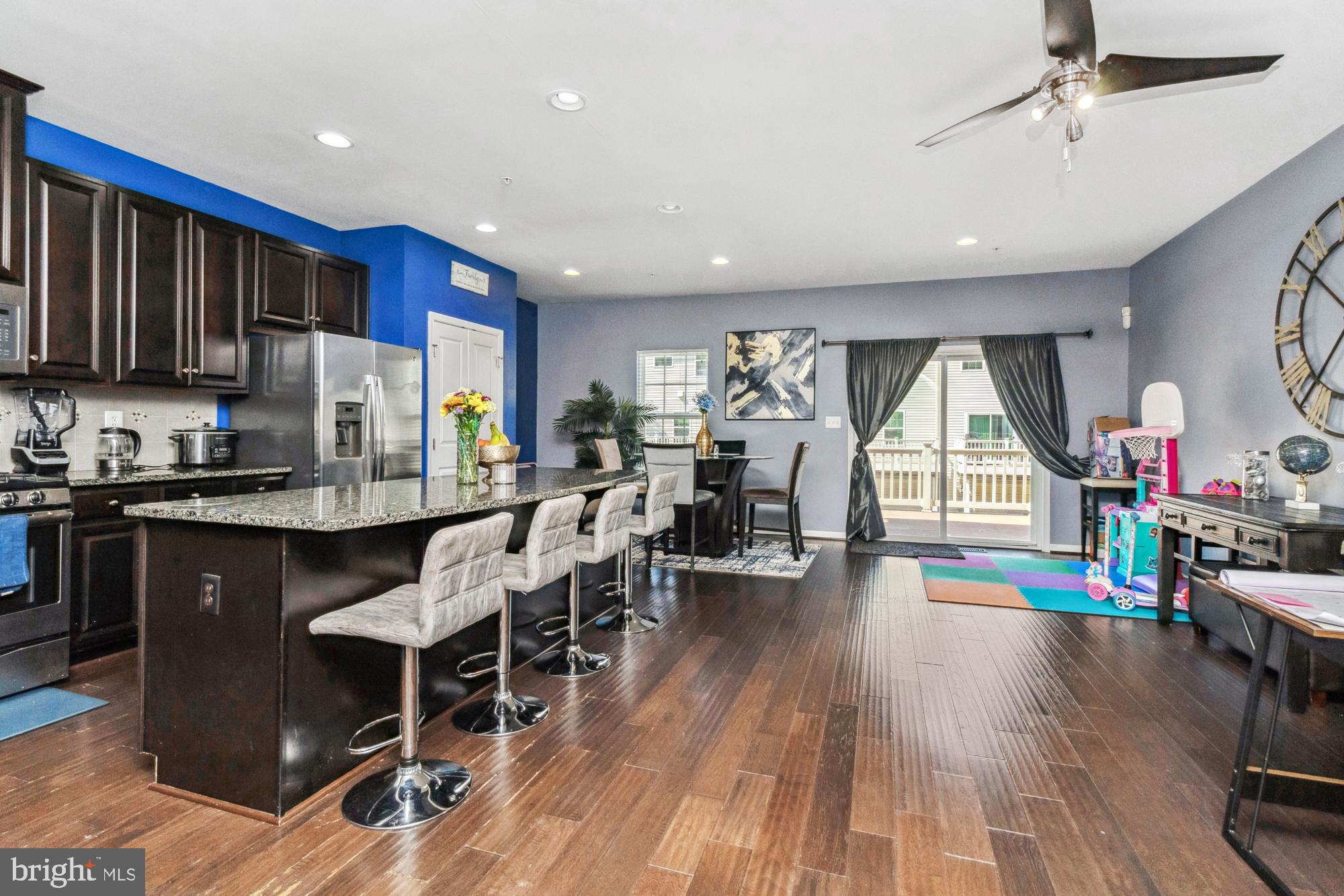 6119 Halsted Ave